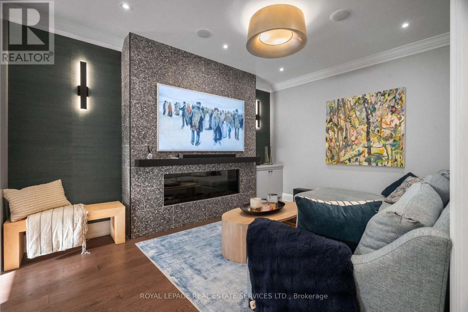 












132 STRATH AVENUE

,
Toronto,




Ontario
M8X1R5

