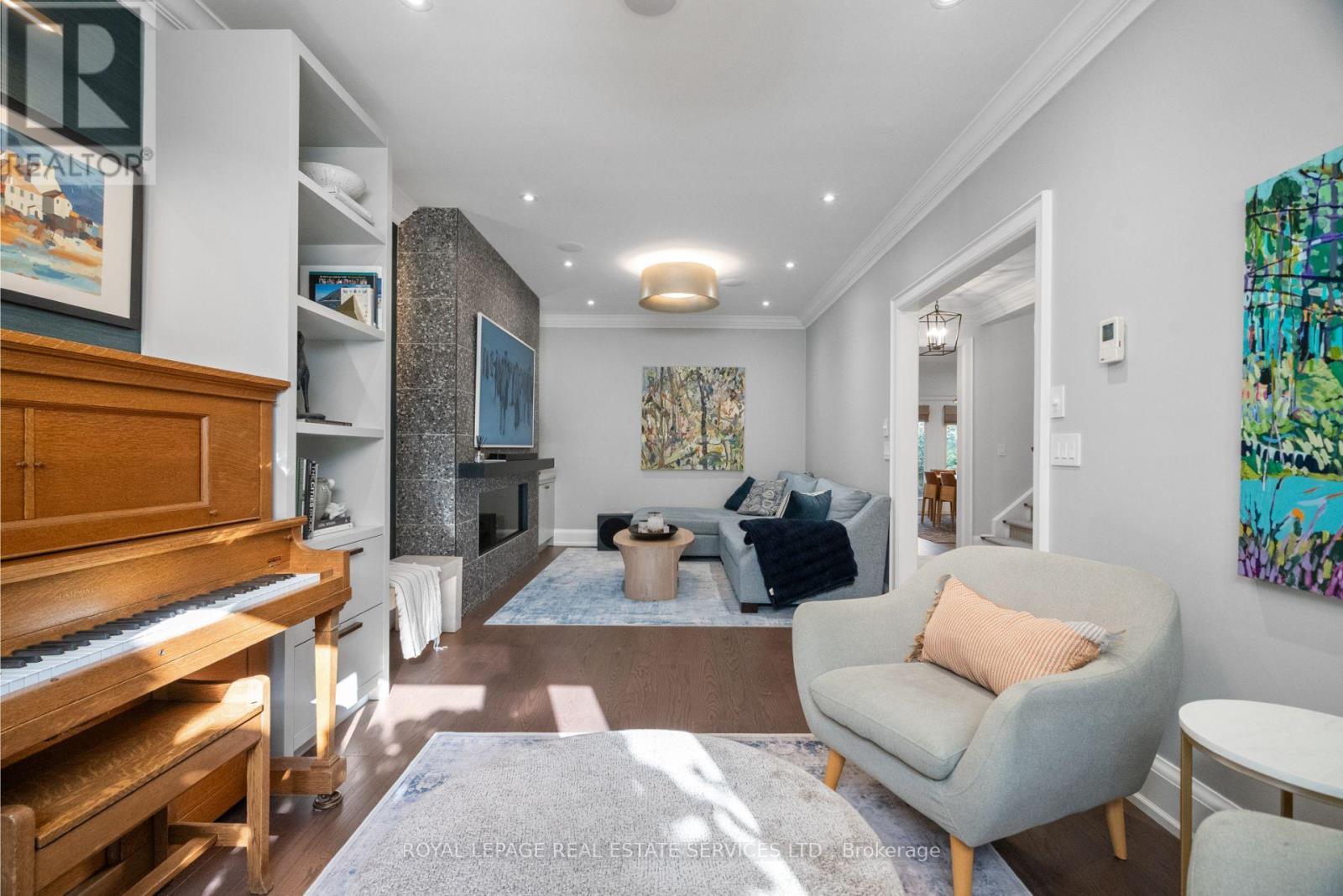 












132 STRATH AVENUE

,
Toronto,




Ontario
M8X1R5

