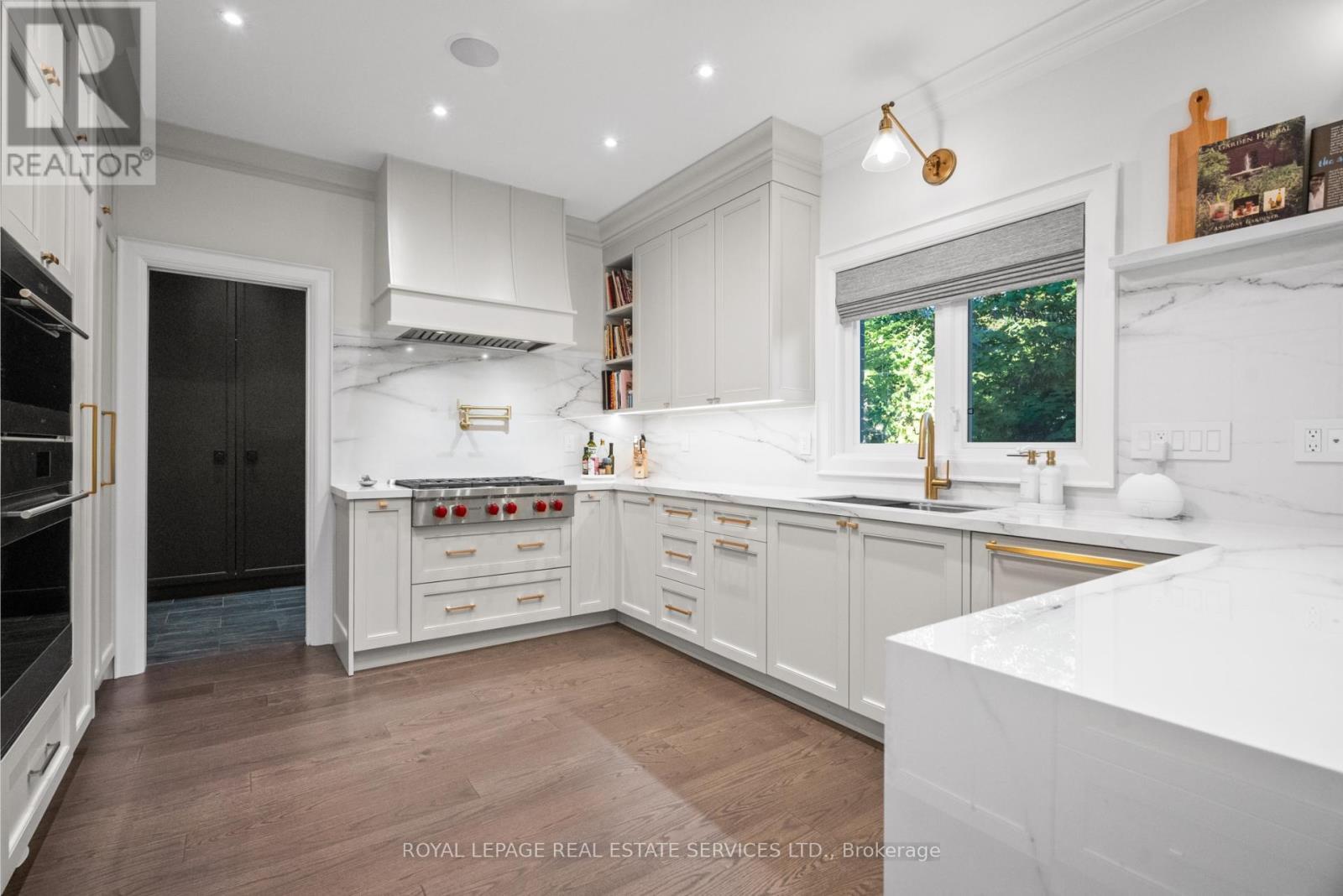 












132 STRATH AVENUE

,
Toronto,




Ontario
M8X1R5

