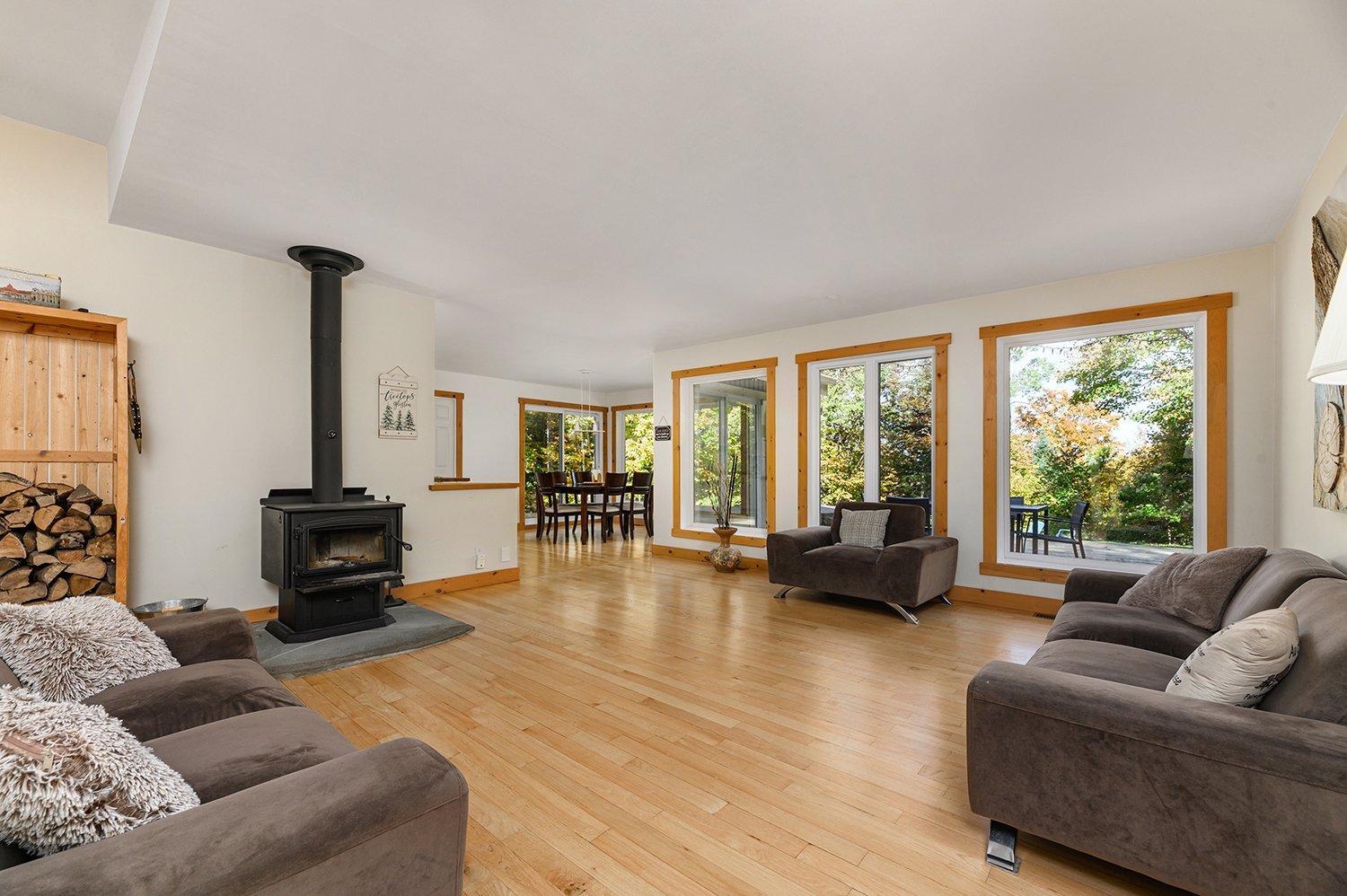 









11


Ch. des Boisés

,
Mont-Blanc,




QC
J0T1J2

