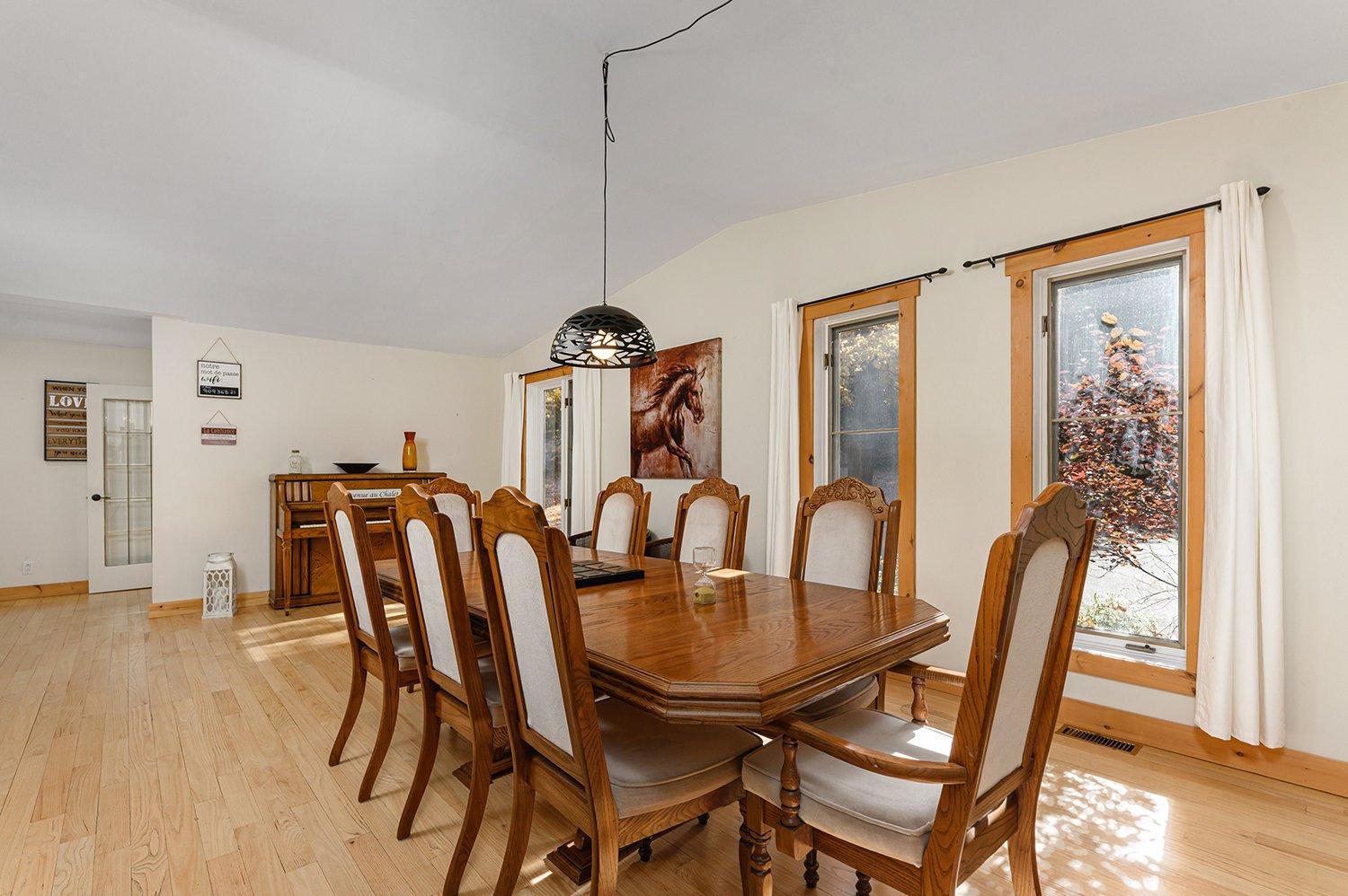 









11


Ch. des Boisés

,
Mont-Blanc,




QC
J0T1J2

