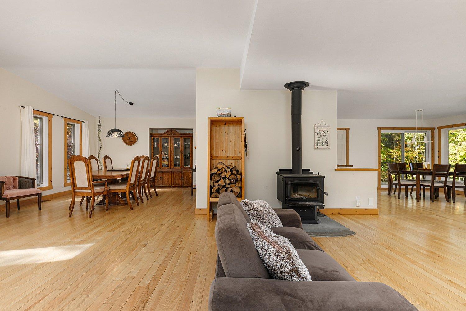 









11


Ch. des Boisés

,
Mont-Blanc,




QC
J0T1J2

