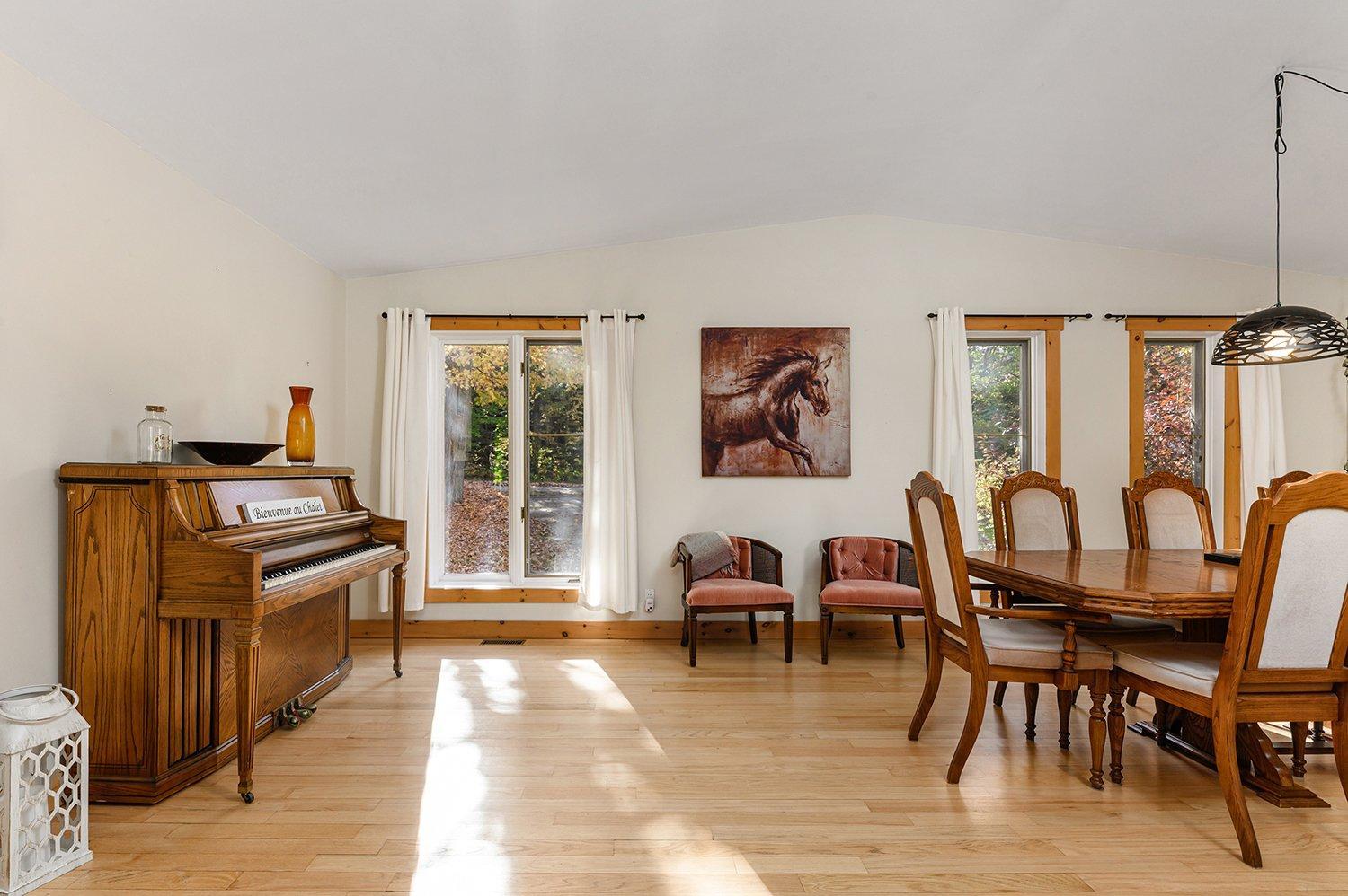 









11


Ch. des Boisés

,
Mont-Blanc,




QC
J0T1J2

