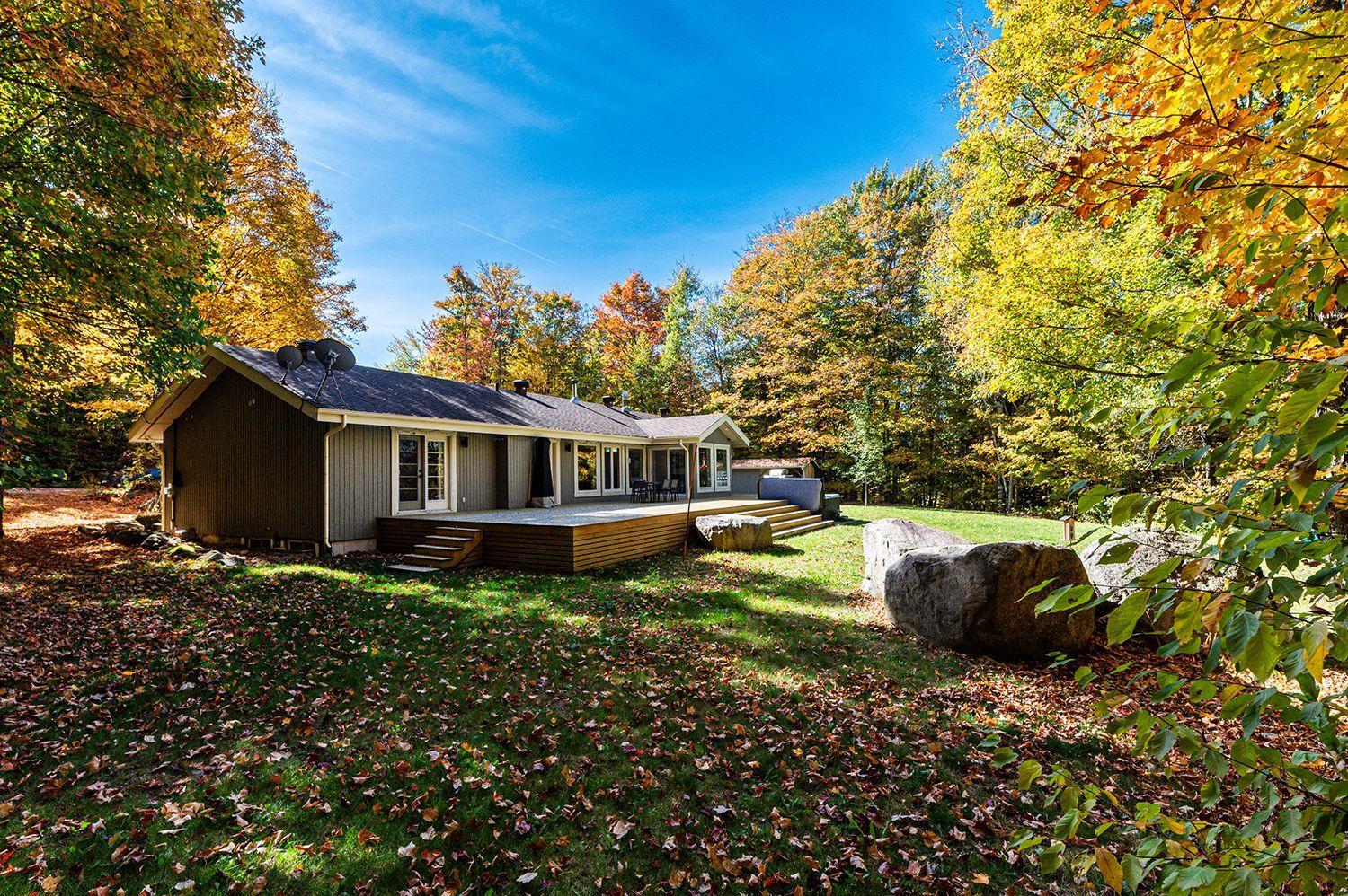 









11


Ch. des Boisés

,
Mont-Blanc,




QC
J0T1J2

