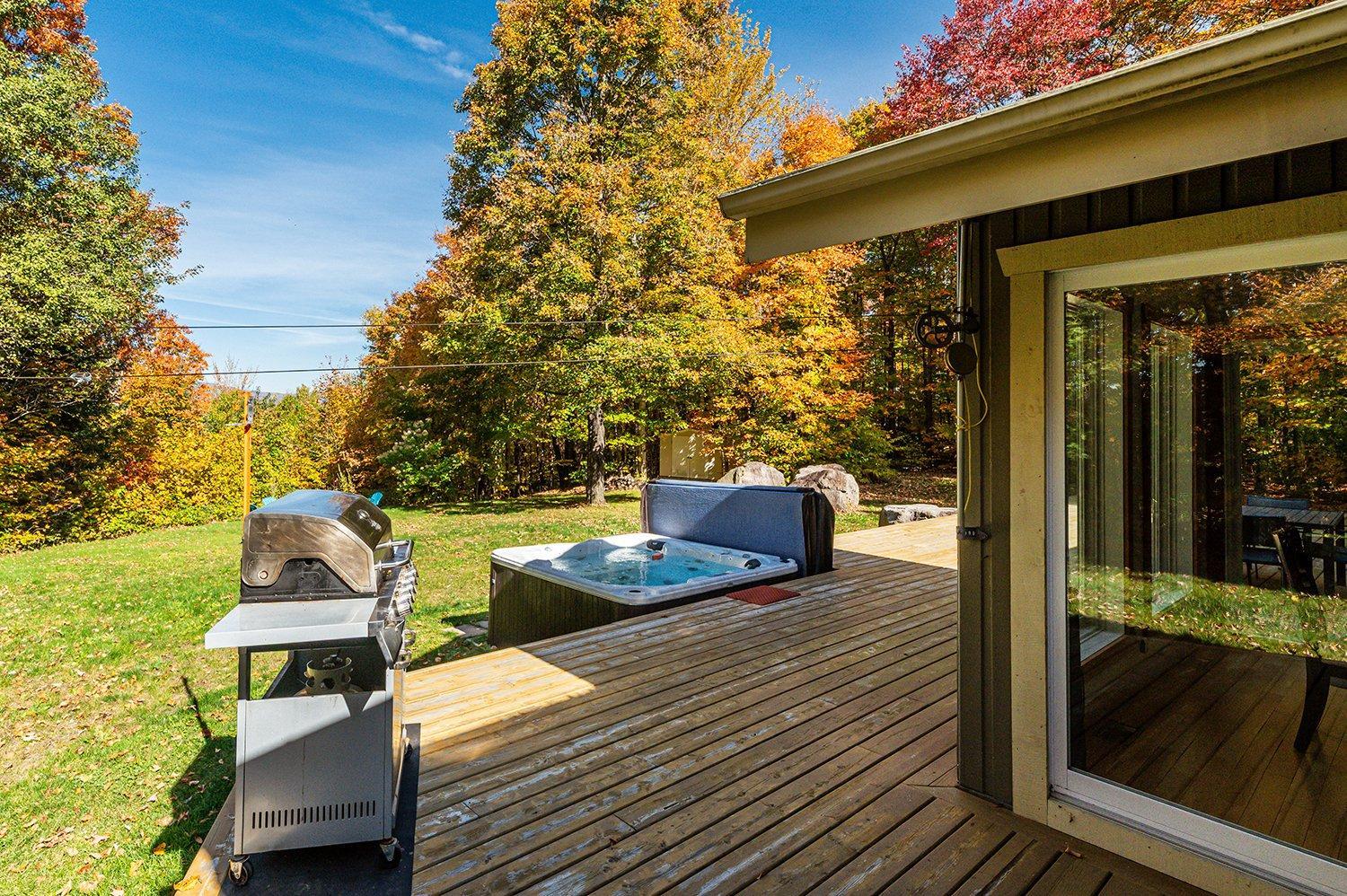









11


Ch. des Boisés

,
Mont-Blanc,




QC
J0T1J2

