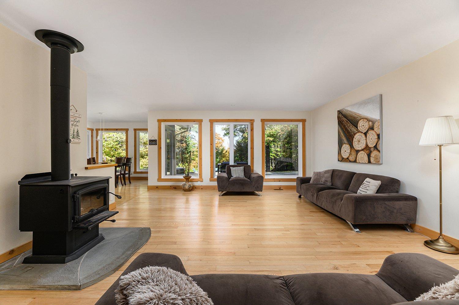 









11


Ch. des Boisés

,
Mont-Blanc,




QC
J0T1J2

