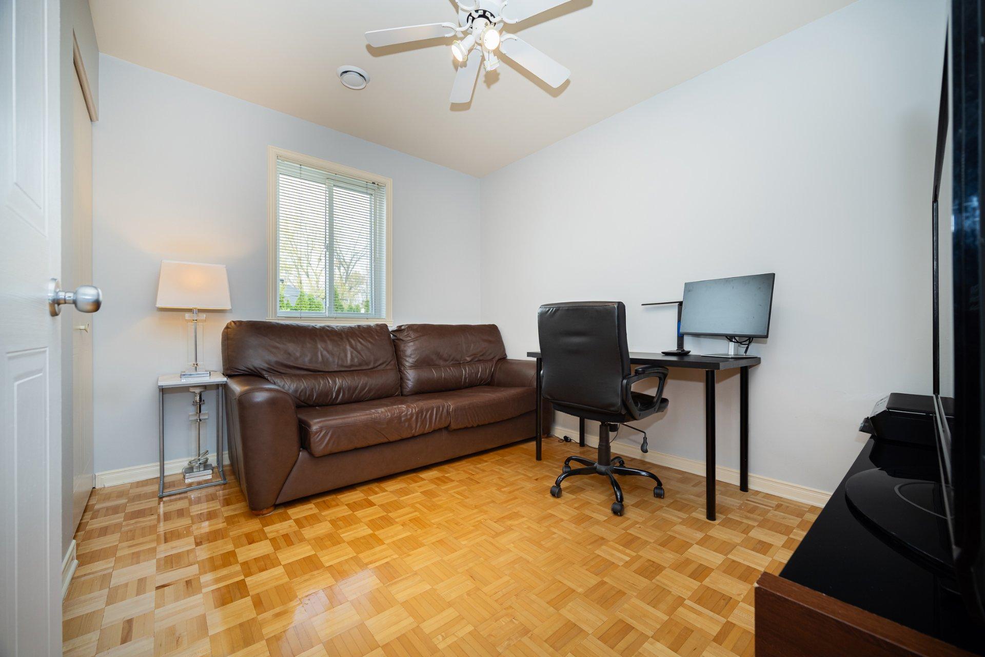 









4404


Rue Barrière

,
Laval (Chomedey),




QC
H7W5L4


