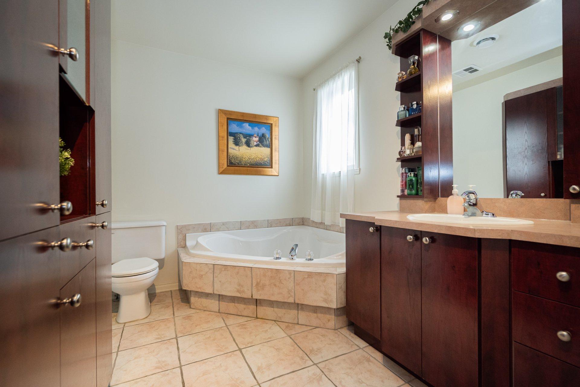 









4404


Rue Barrière

,
Laval (Chomedey),




QC
H7W5L4

