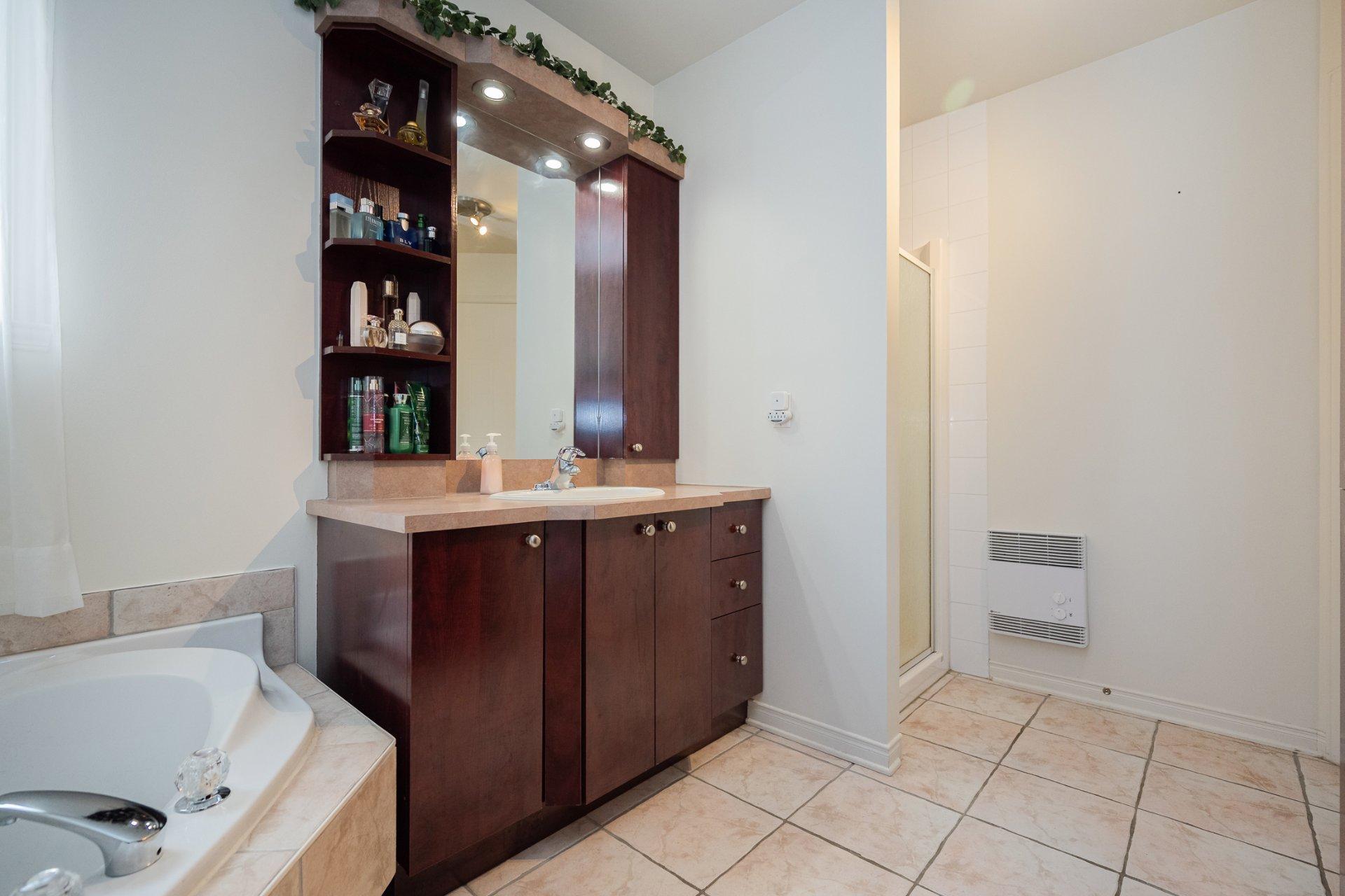 









4404


Rue Barrière

,
Laval (Chomedey),




QC
H7W5L4

