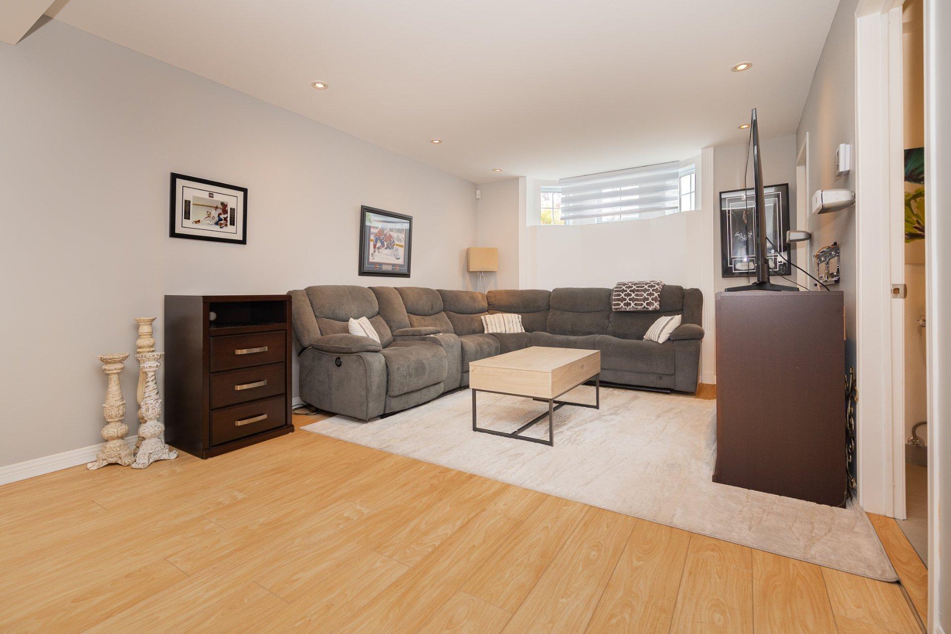 









4404


Rue Barrière

,
Laval (Chomedey),




QC
H7W5L4

