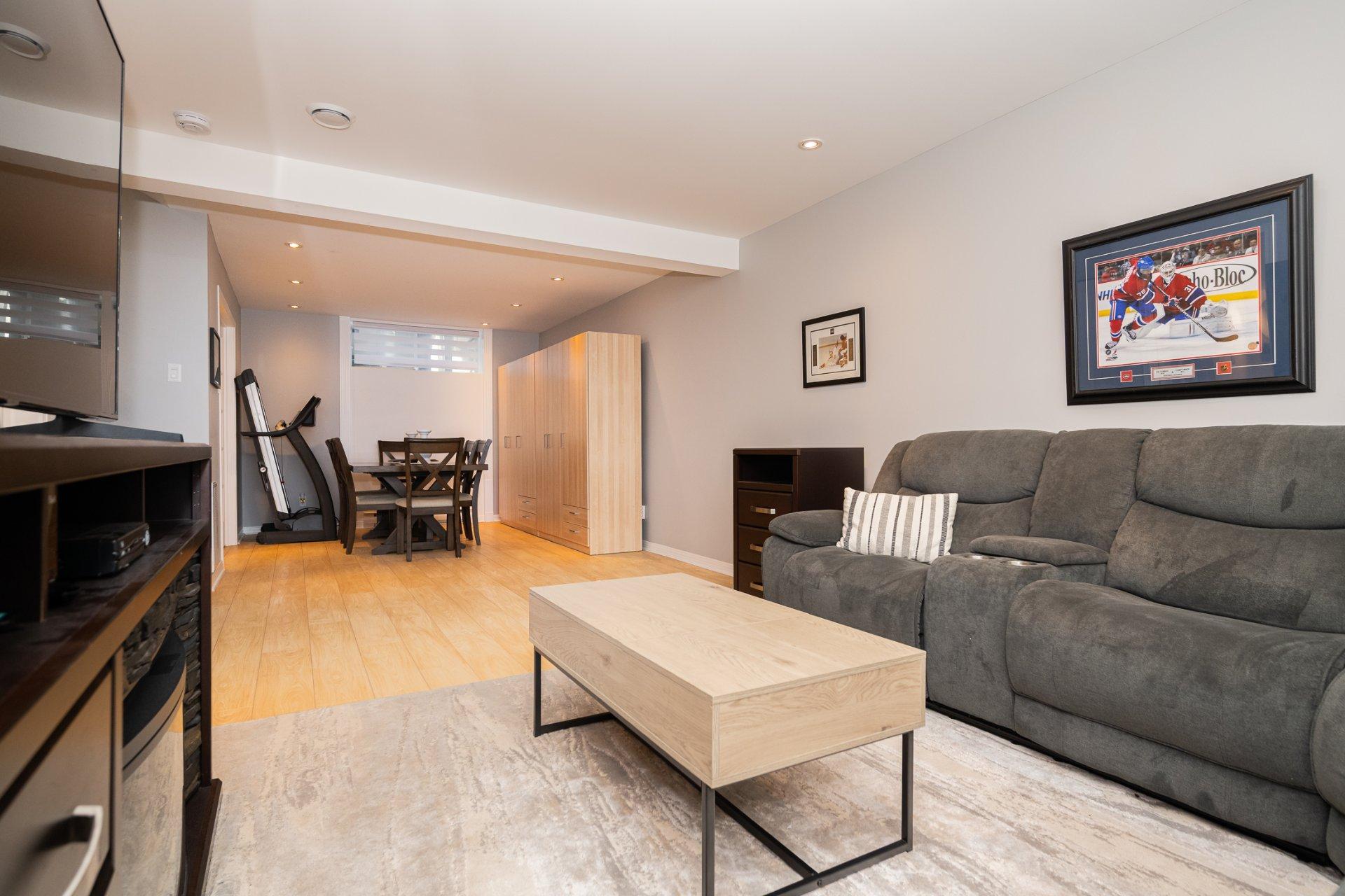 









4404


Rue Barrière

,
Laval (Chomedey),




QC
H7W5L4

