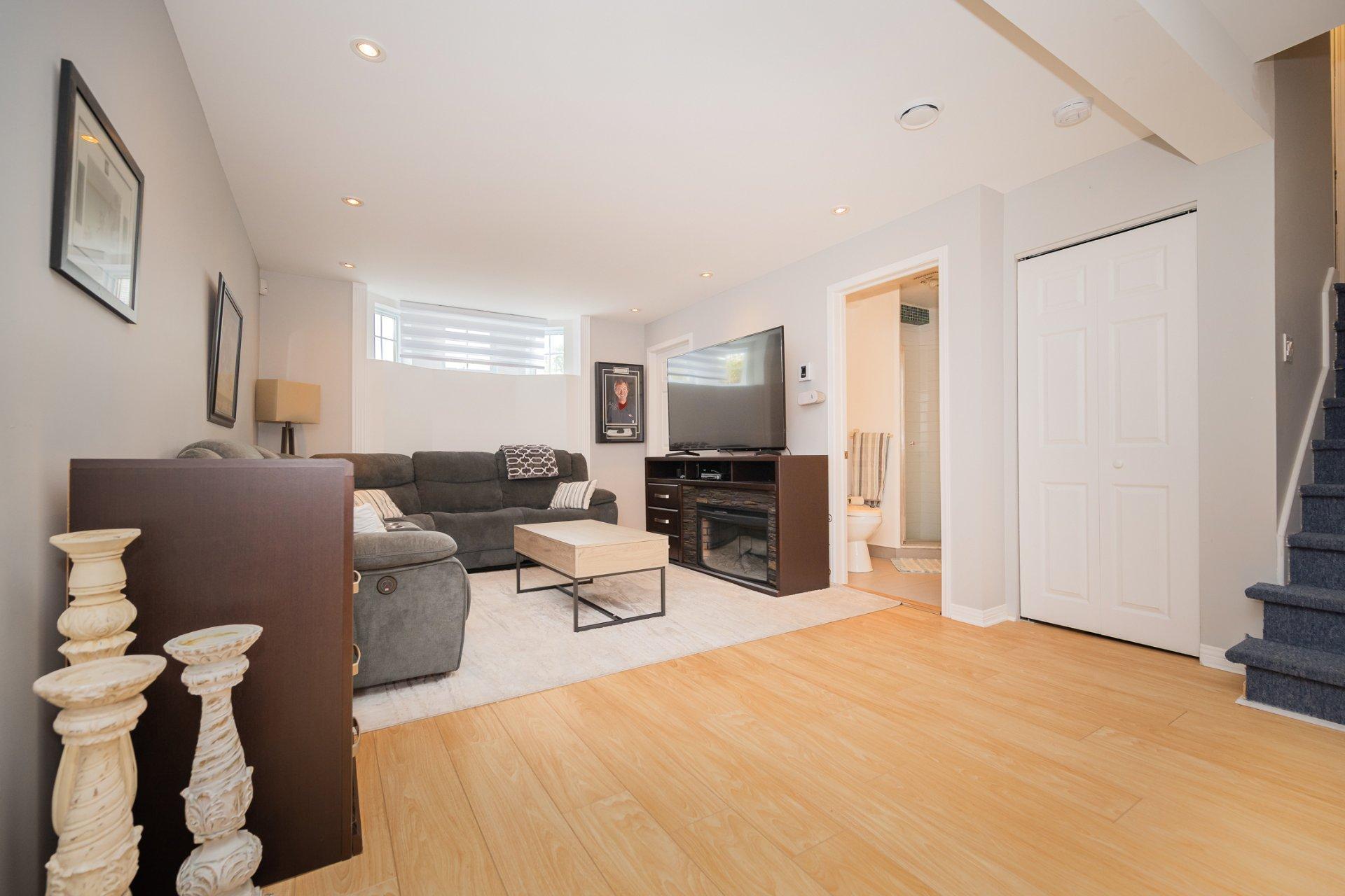 









4404


Rue Barrière

,
Laval (Chomedey),




QC
H7W5L4

