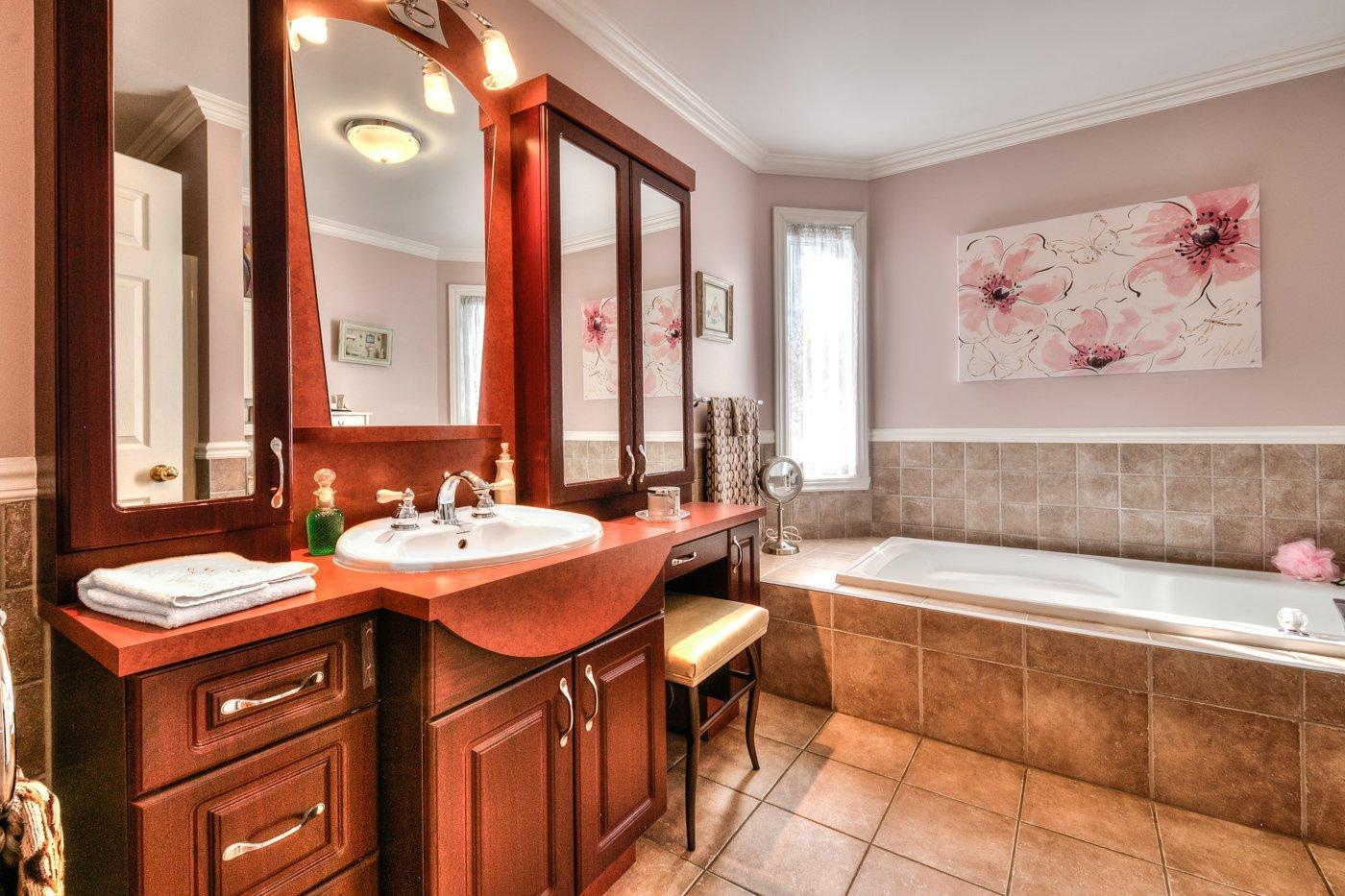 









76


Rue des Épinettes

,
Saint-Jean-sur-Richelieu,




QC
J2W1L4

