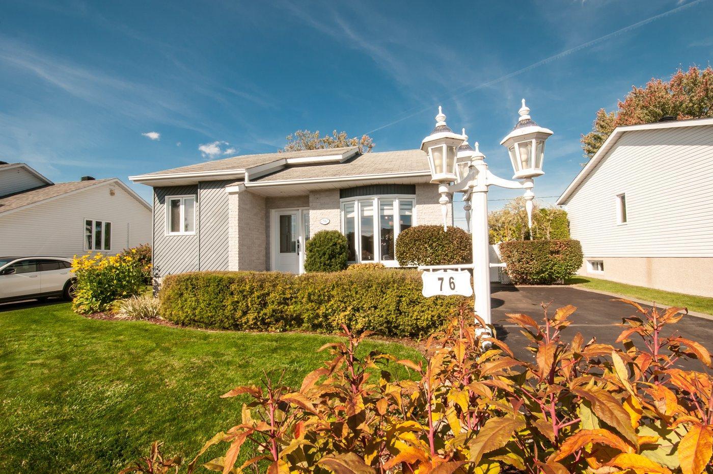 









76


Rue des Épinettes

,
Saint-Jean-sur-Richelieu,




QC
J2W1L4

