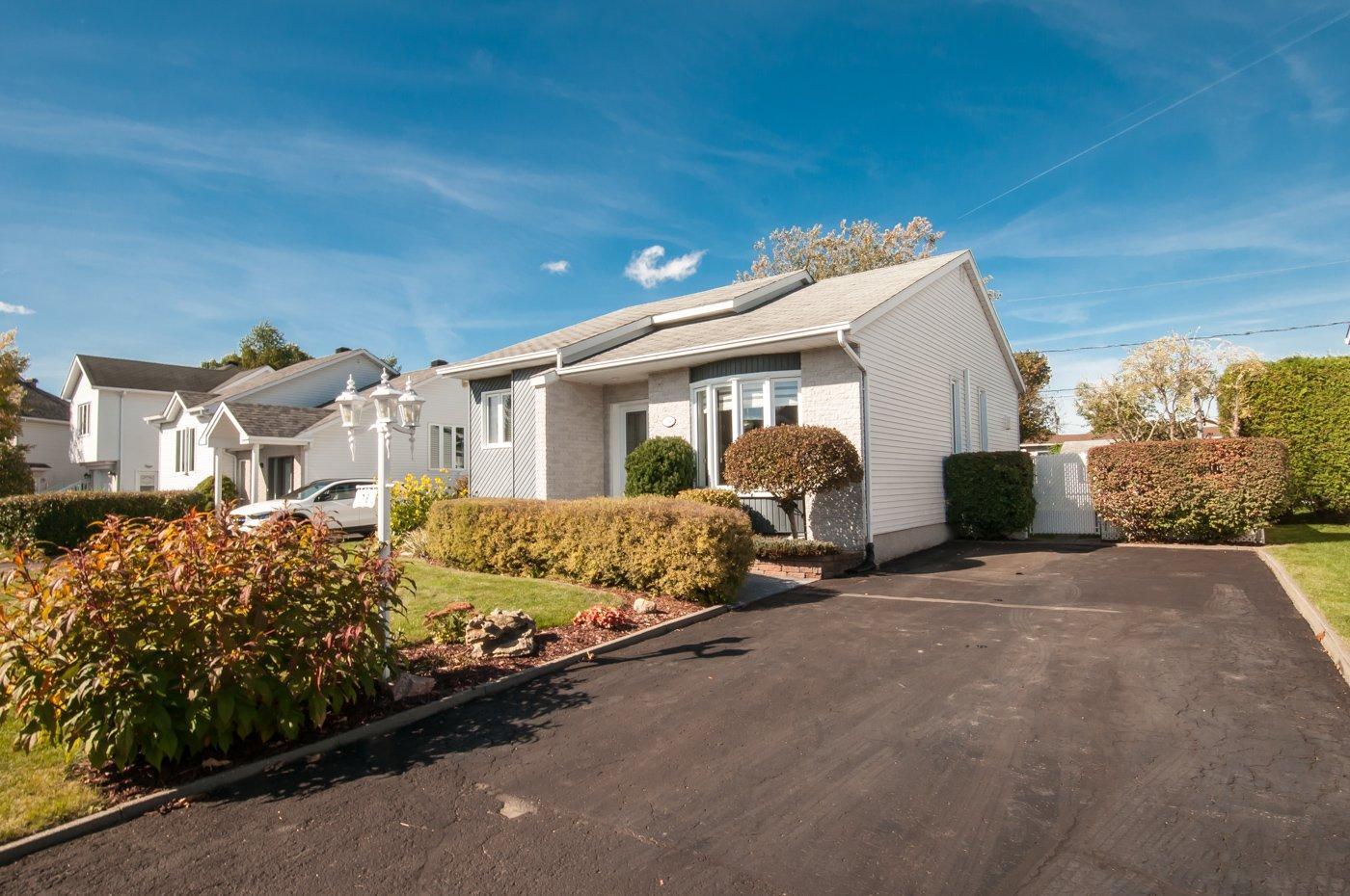 









76


Rue des Épinettes

,
Saint-Jean-sur-Richelieu,




QC
J2W1L4

