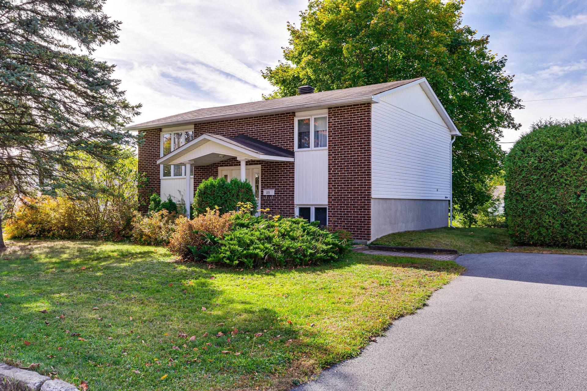 









372


Rue James-Martin

,
Gatineau (Buckingham),




QC
J8L3C6

