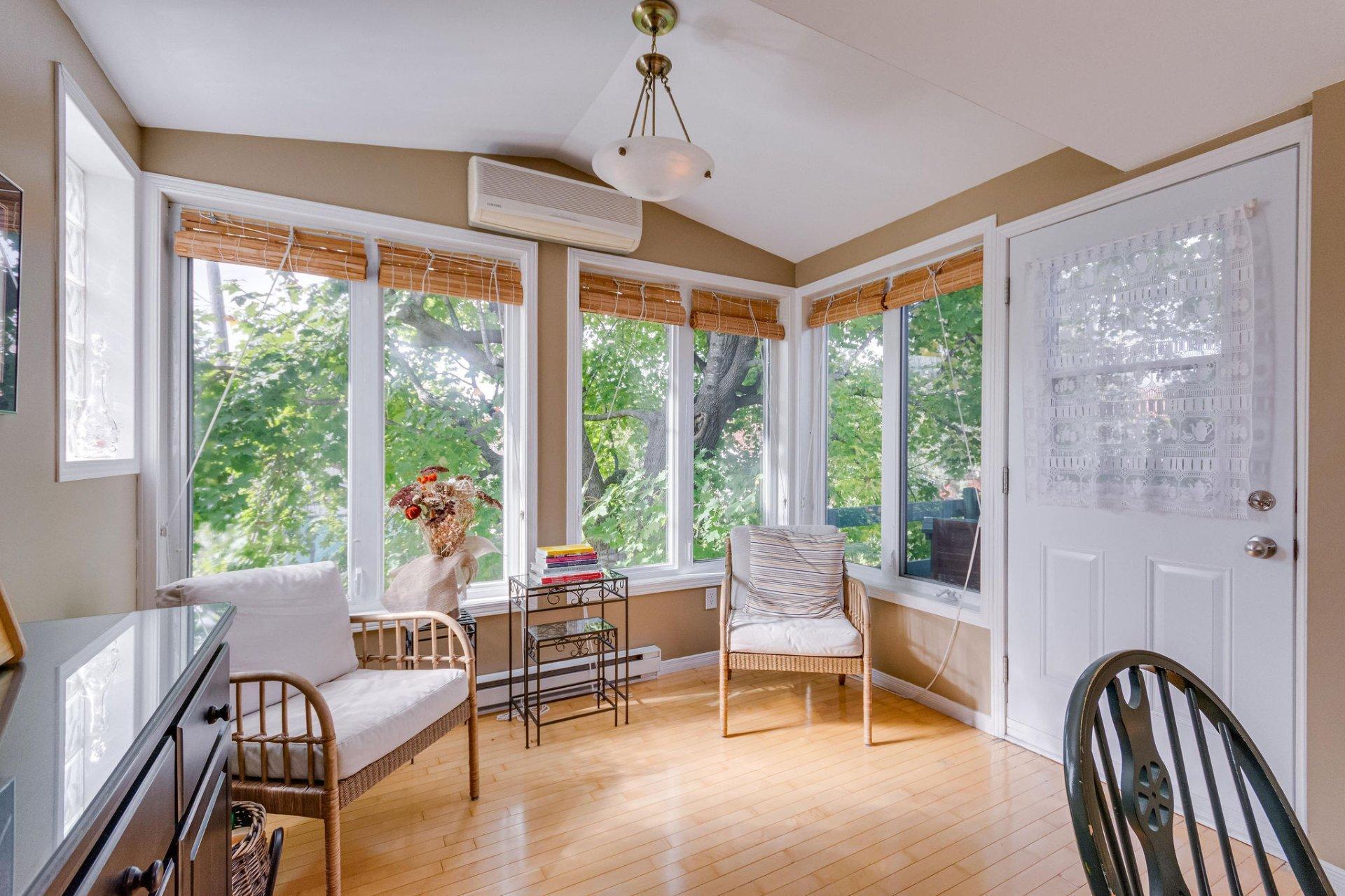 









372


Rue James-Martin

,
Gatineau (Buckingham),




QC
J8L3C6

