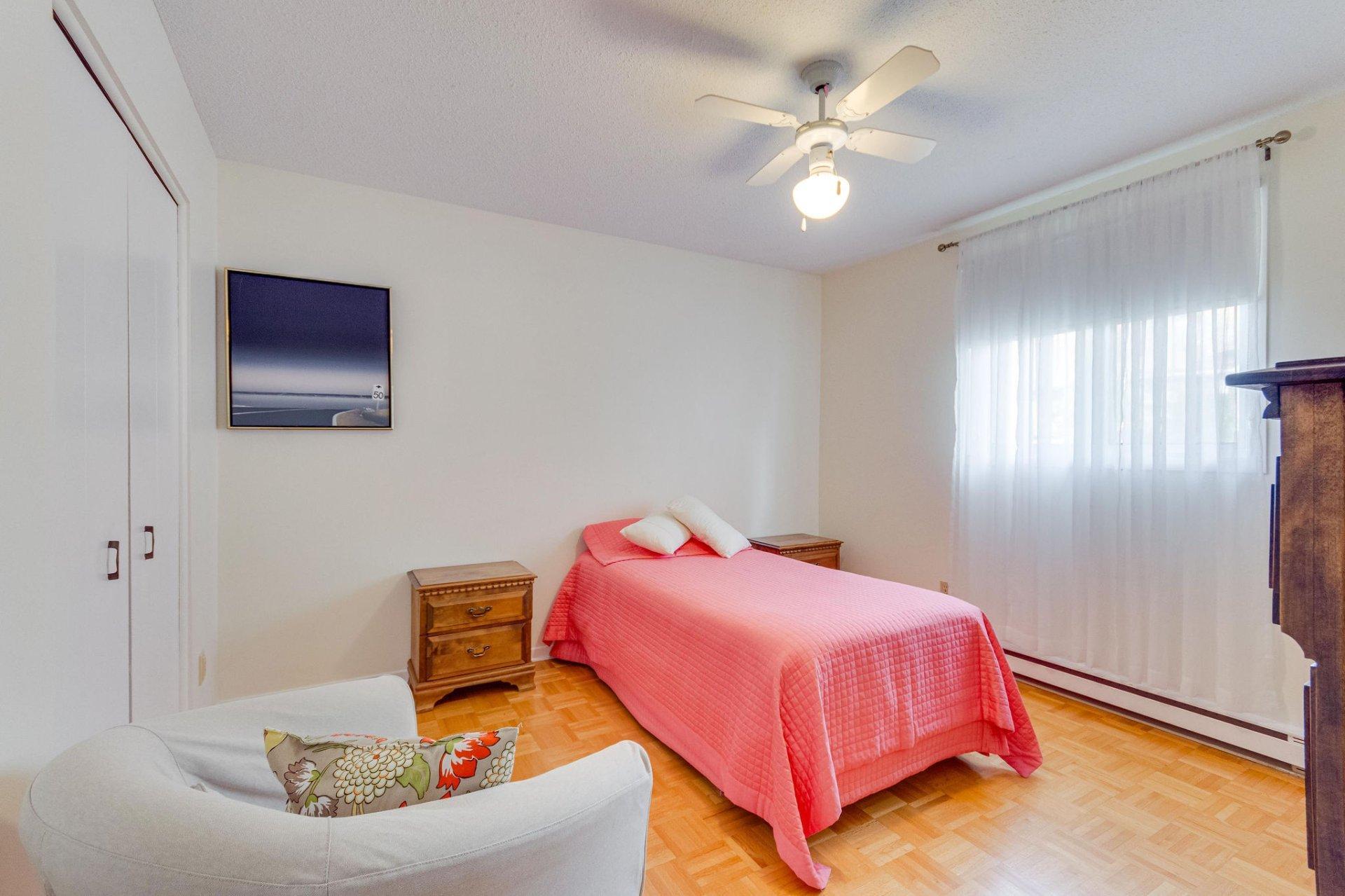 









372


Rue James-Martin

,
Gatineau (Buckingham),




QC
J8L3C6

