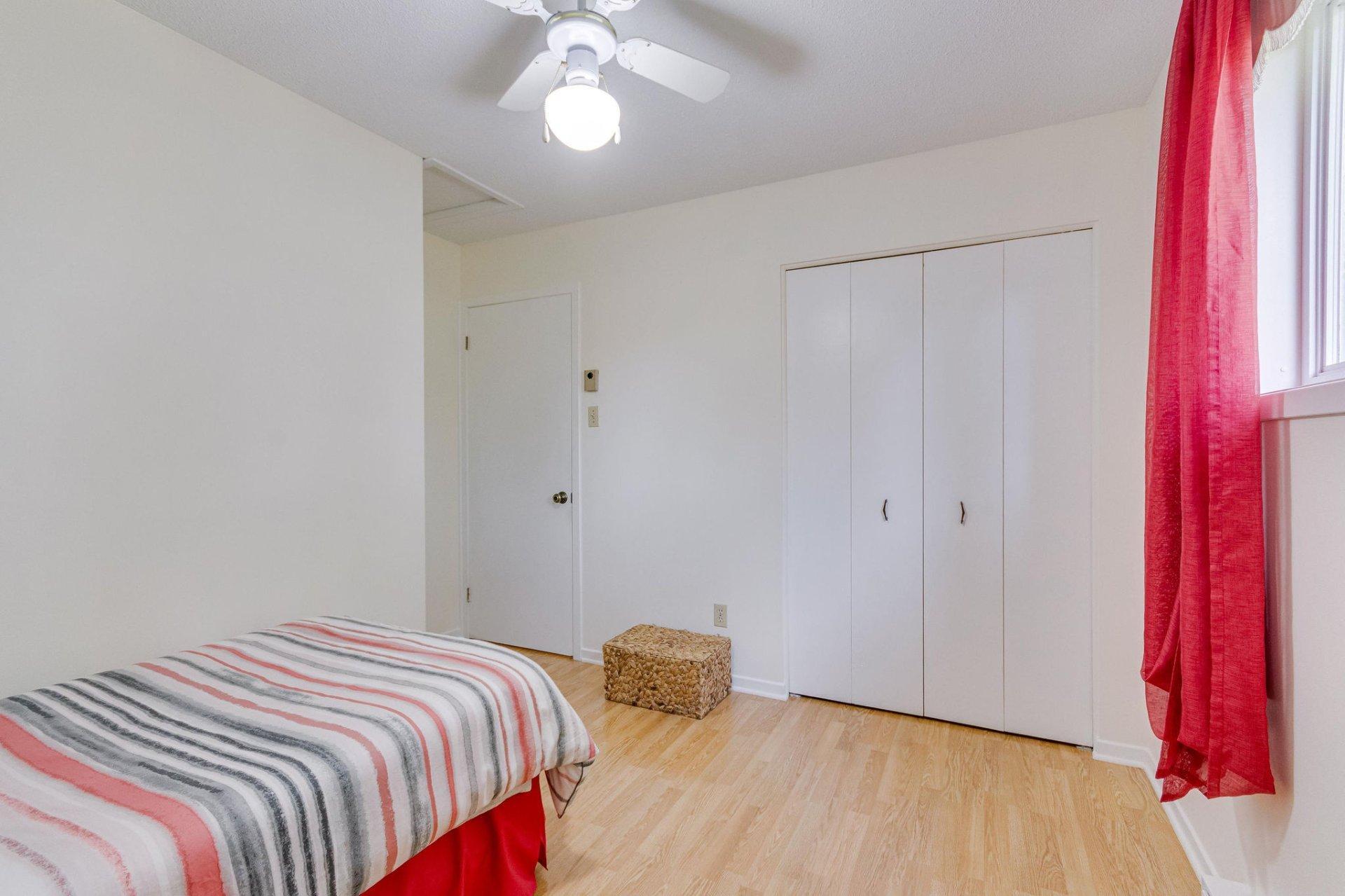 









372


Rue James-Martin

,
Gatineau (Buckingham),




QC
J8L3C6


