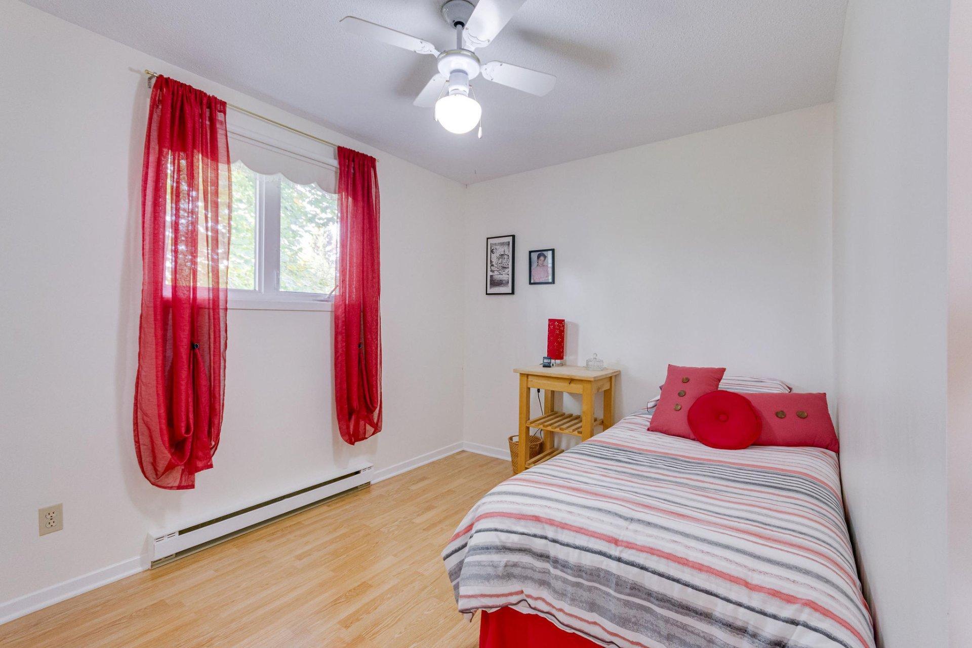 









372


Rue James-Martin

,
Gatineau (Buckingham),




QC
J8L3C6

