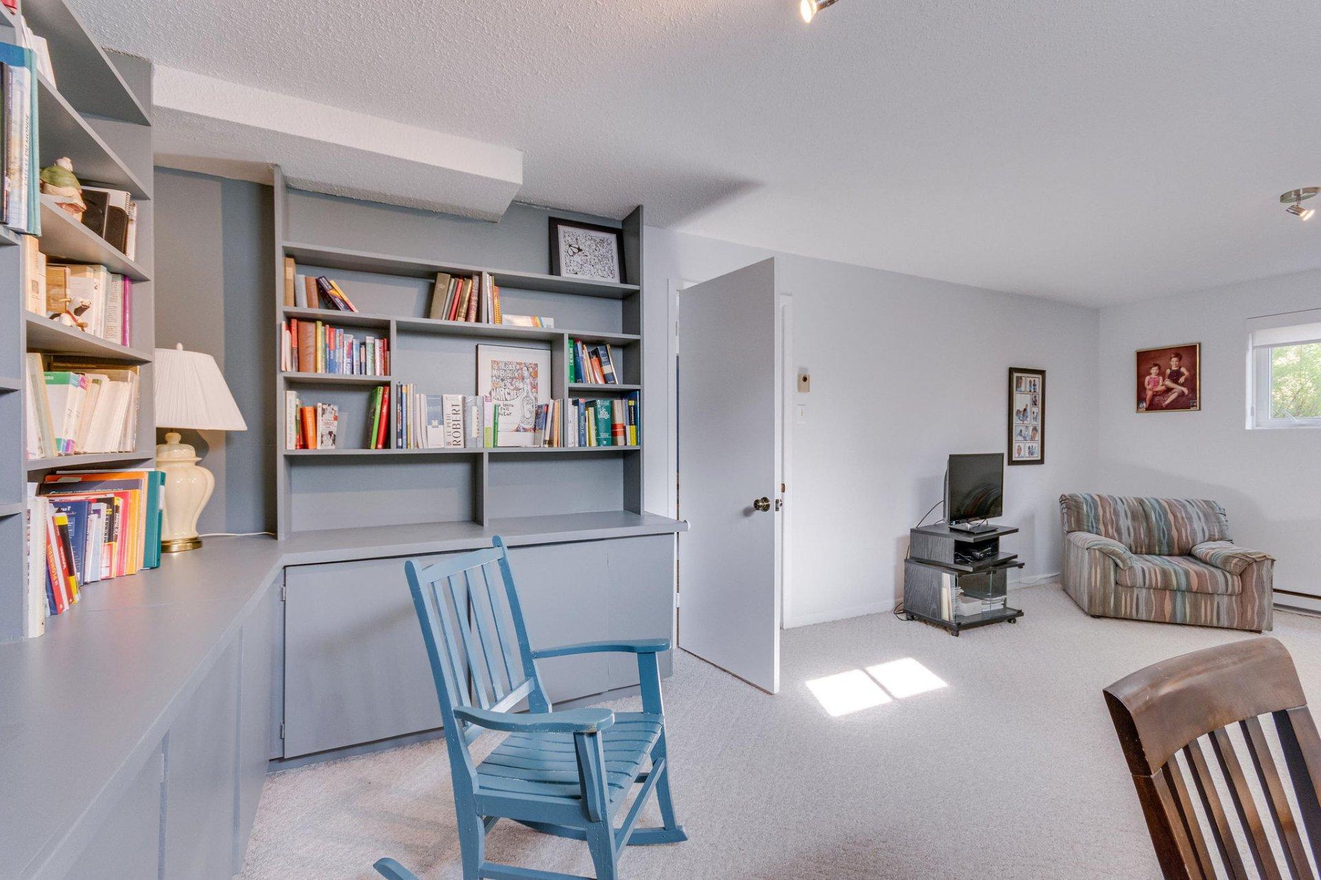 









372


Rue James-Martin

,
Gatineau (Buckingham),




QC
J8L3C6

