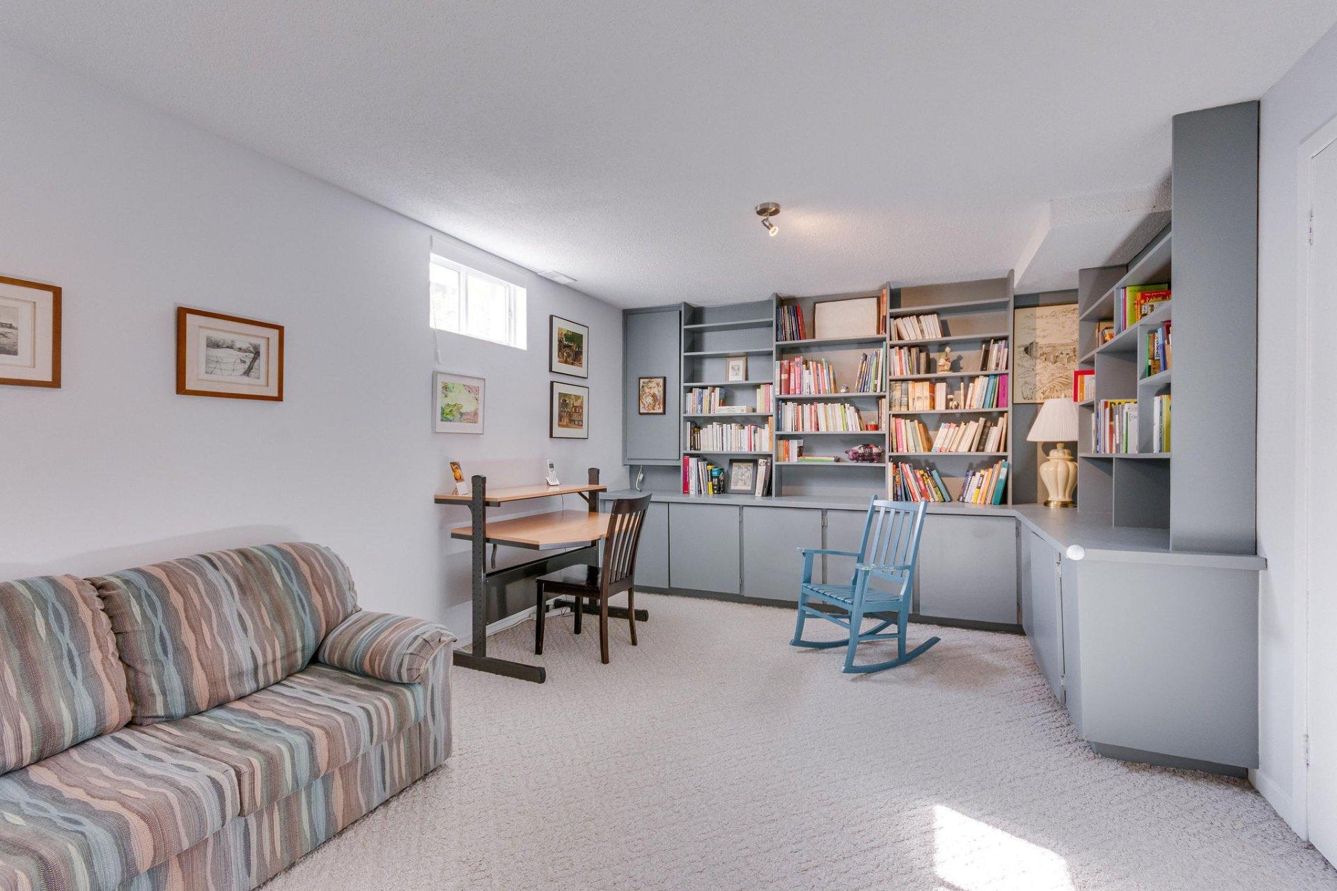 









372


Rue James-Martin

,
Gatineau (Buckingham),




QC
J8L3C6

