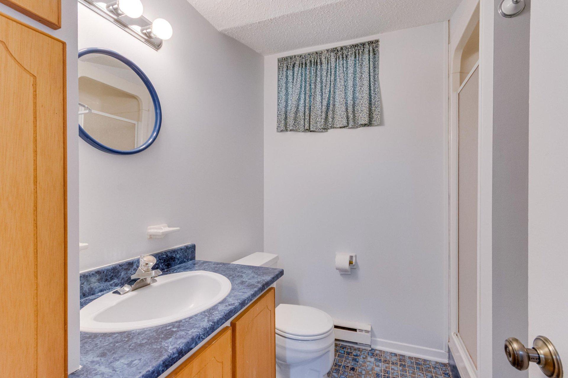 









372


Rue James-Martin

,
Gatineau (Buckingham),




QC
J8L3C6

