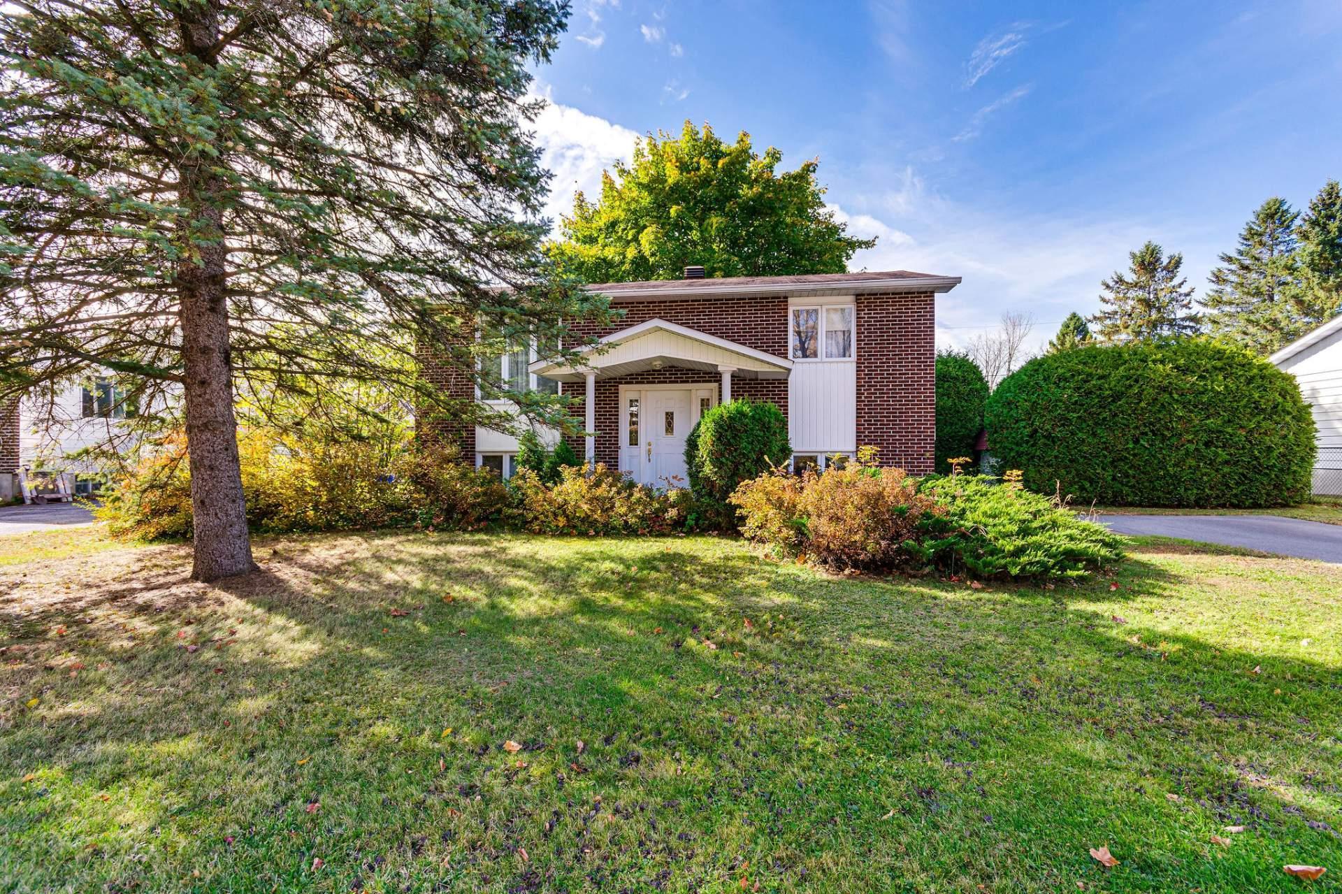 









372


Rue James-Martin

,
Gatineau (Buckingham),




QC
J8L3C6

