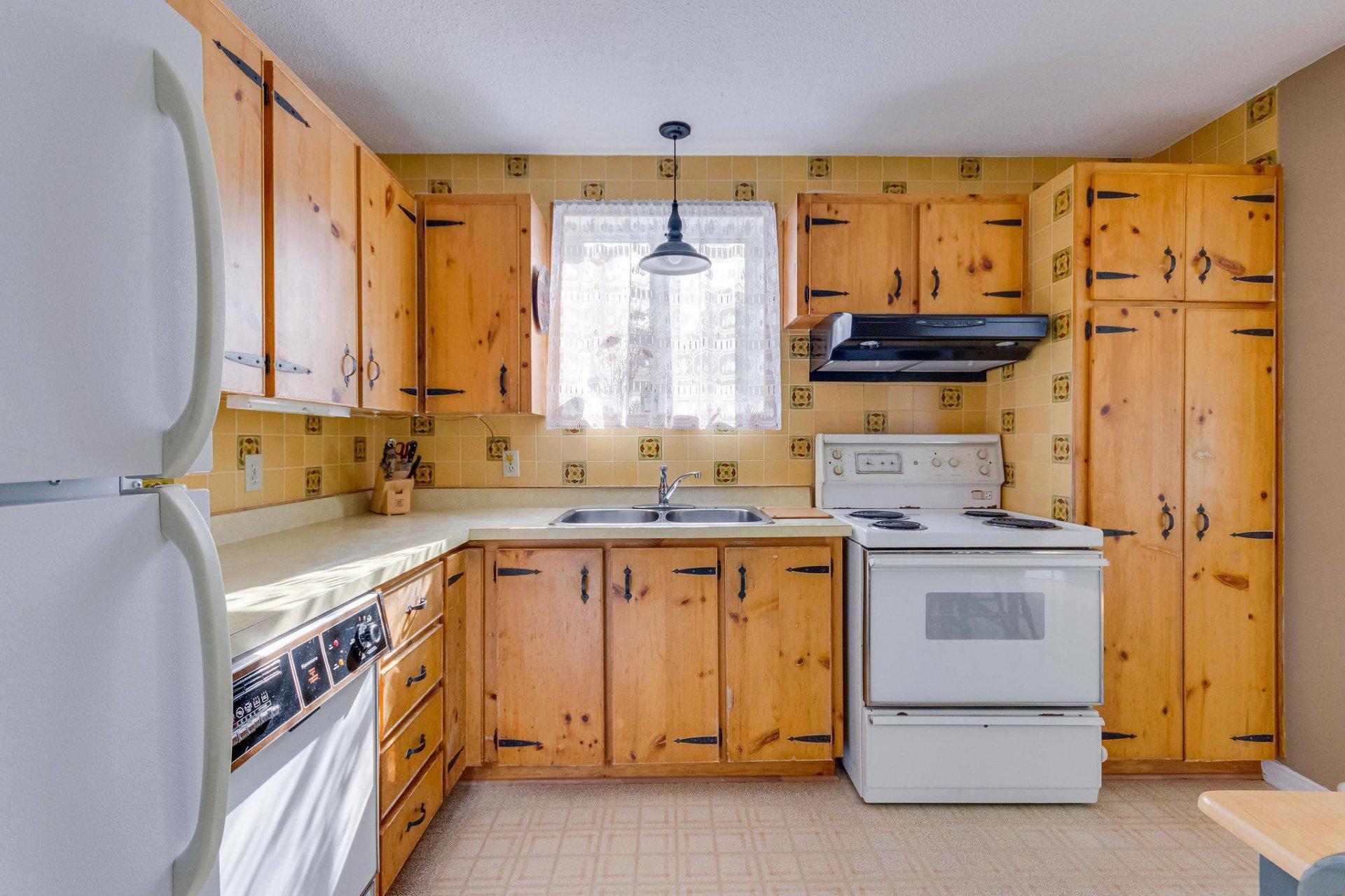 









372


Rue James-Martin

,
Gatineau (Buckingham),




QC
J8L3C6


