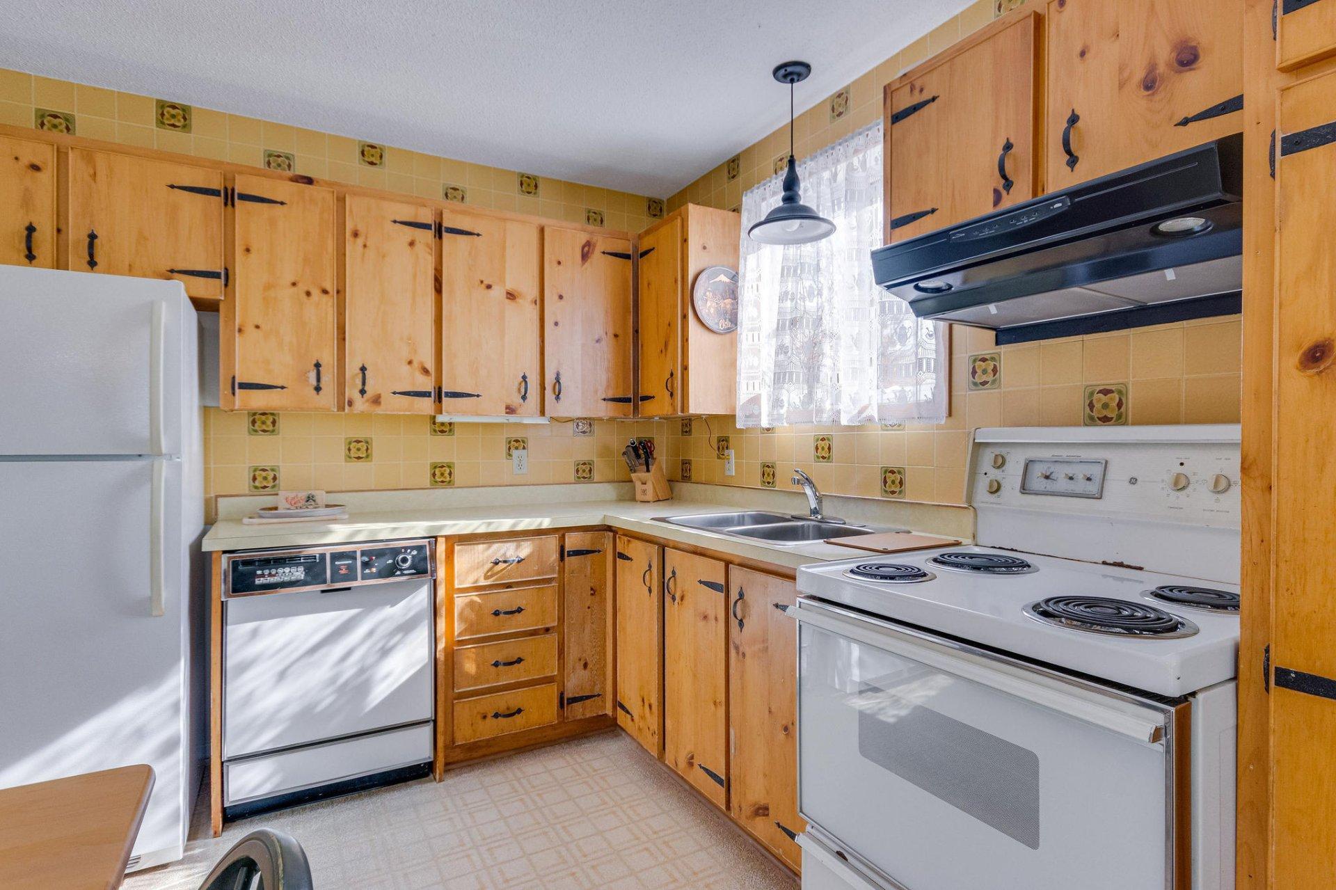 









372


Rue James-Martin

,
Gatineau (Buckingham),




QC
J8L3C6

