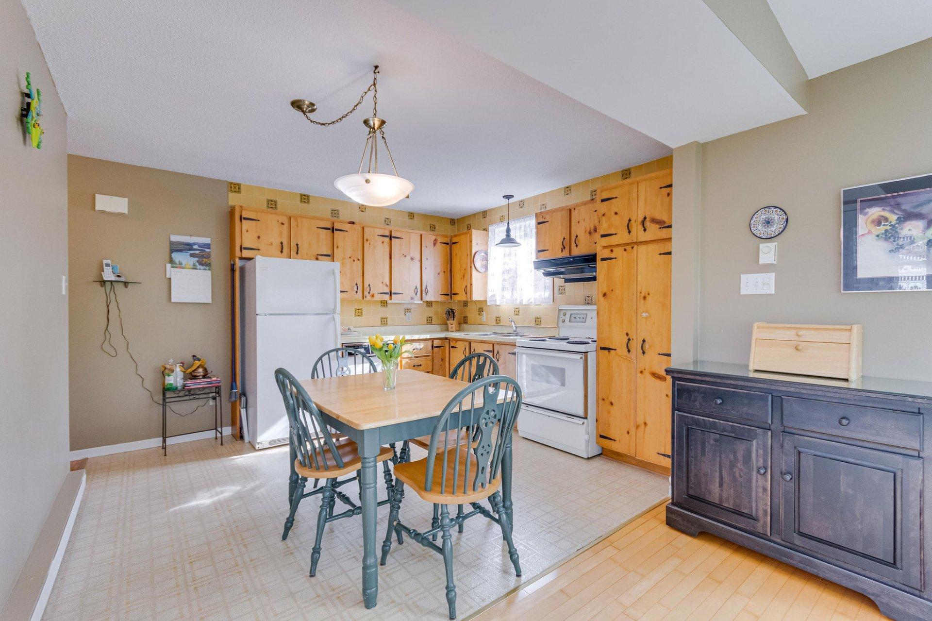 









372


Rue James-Martin

,
Gatineau (Buckingham),




QC
J8L3C6

