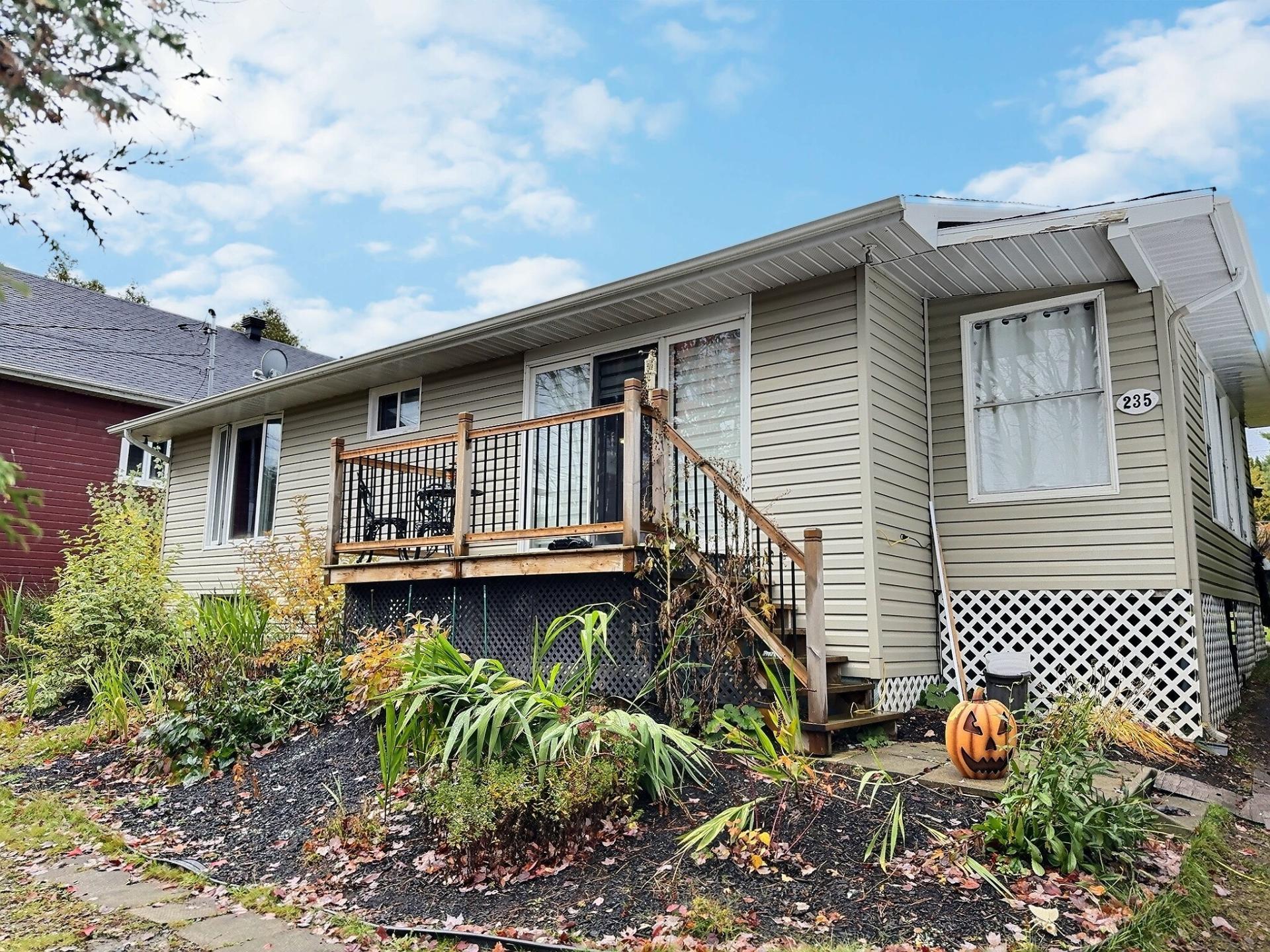 









235


Rue Monseigneur-Vel

,
Magog,




QC
J1X3W5

