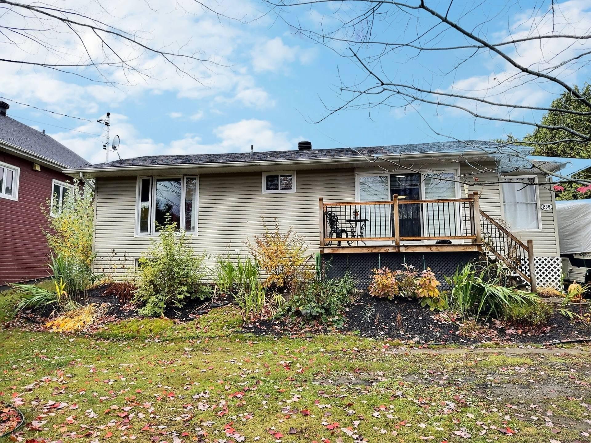 









235


Rue Monseigneur-Vel

,
Magog,




QC
J1X3W5

