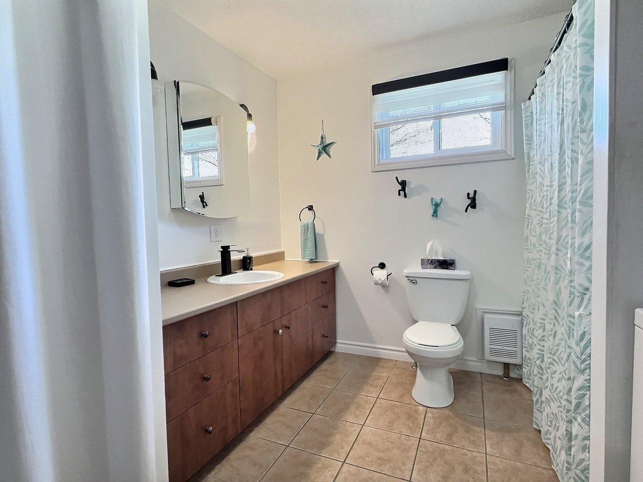 









235


Rue Monseigneur-Vel

,
Magog,




QC
J1X3W5

