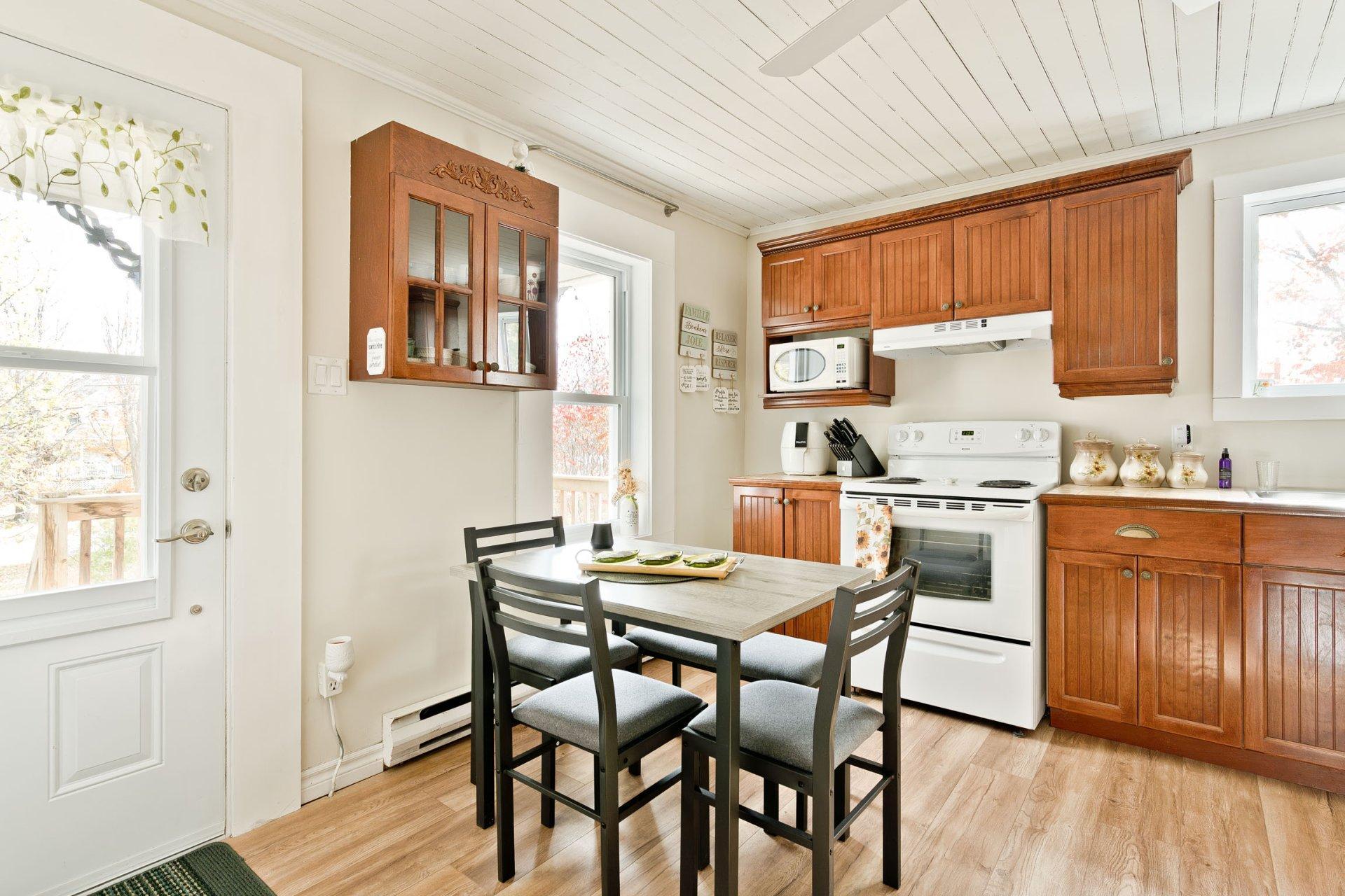 









1455


Ch. Favreau

,
Sainte-Edwidge-de-Clifton,




QC
J0B2R0

