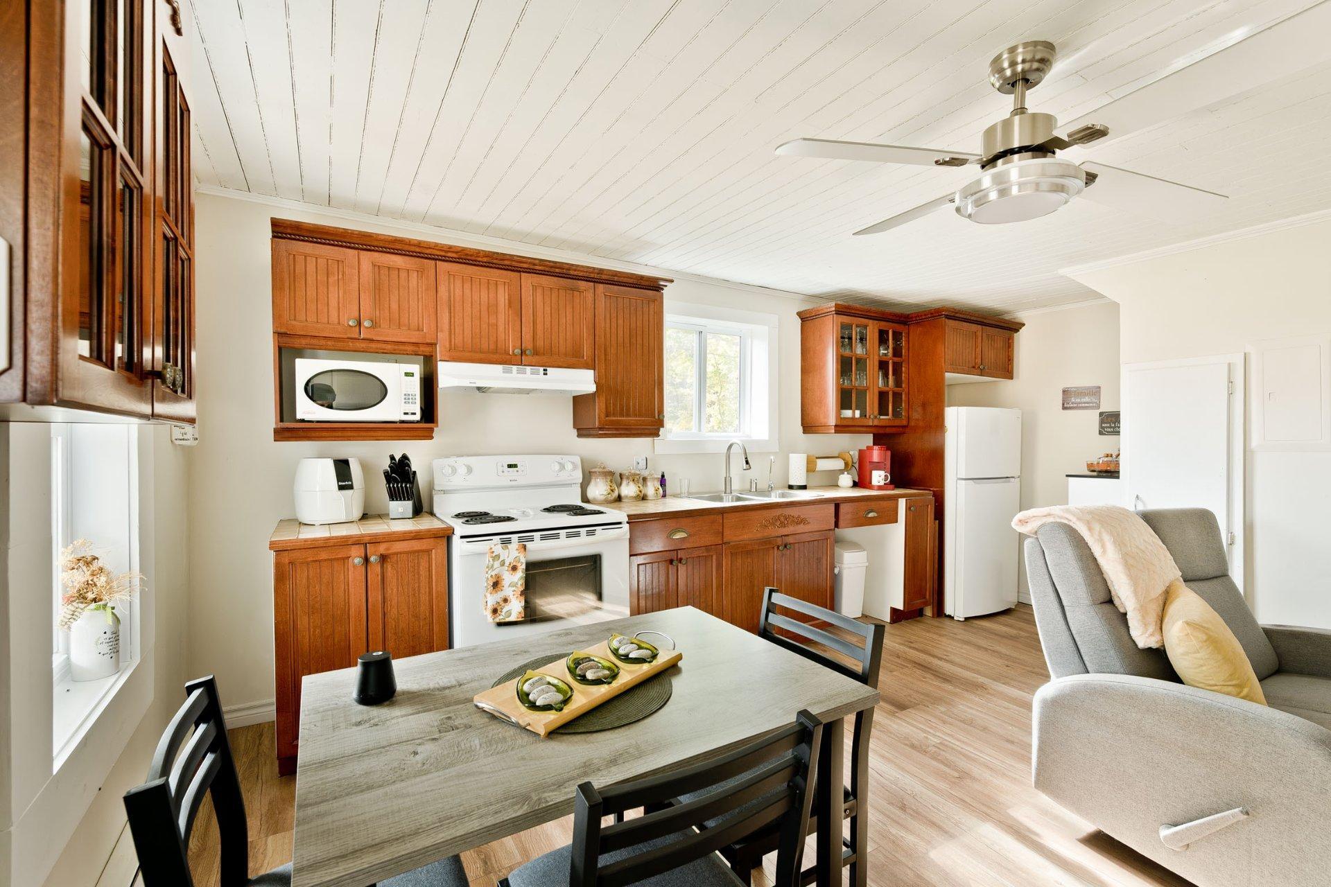 









1455


Ch. Favreau

,
Sainte-Edwidge-de-Clifton,




QC
J0B2R0

