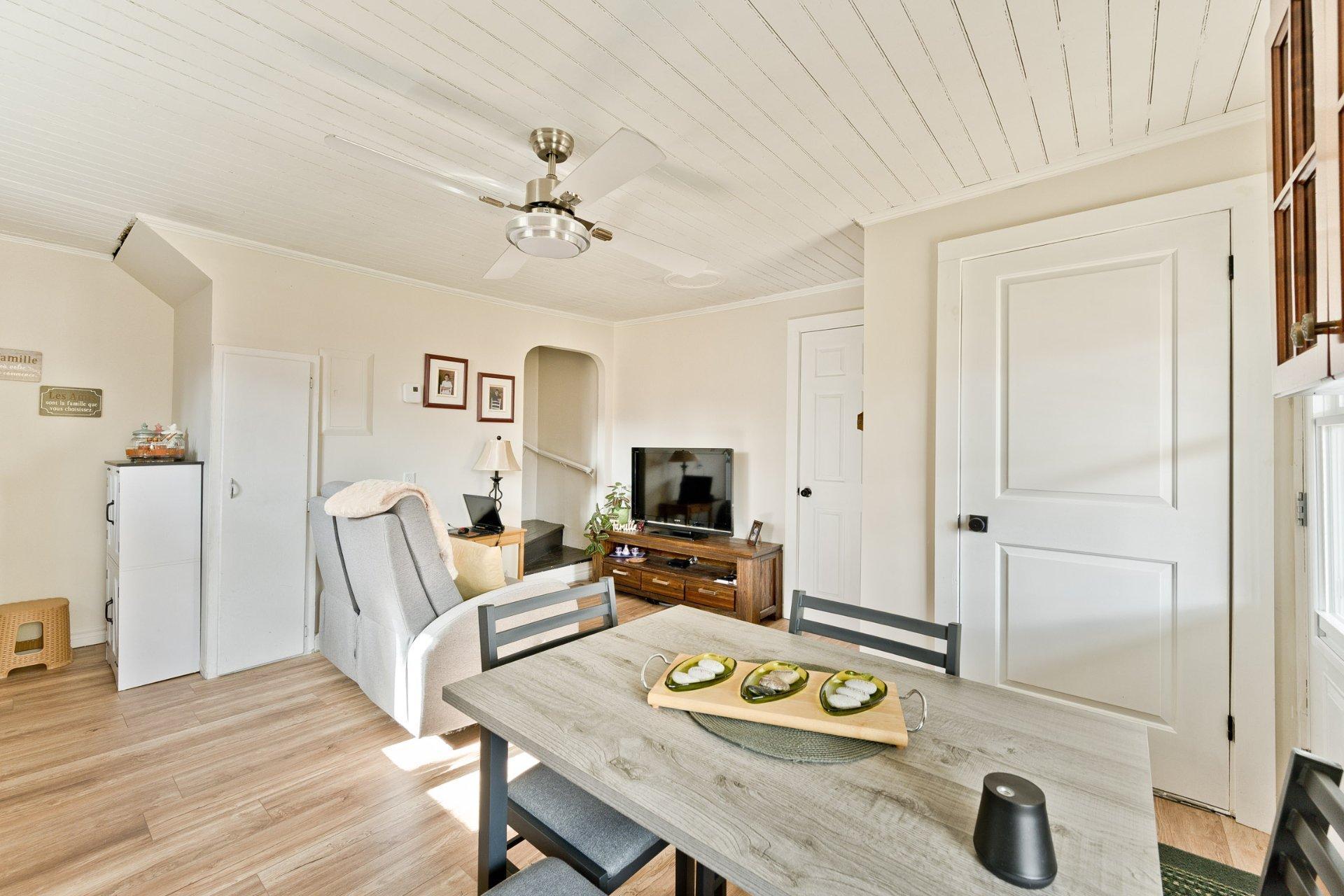 









1455


Ch. Favreau

,
Sainte-Edwidge-de-Clifton,




QC
J0B2R0

