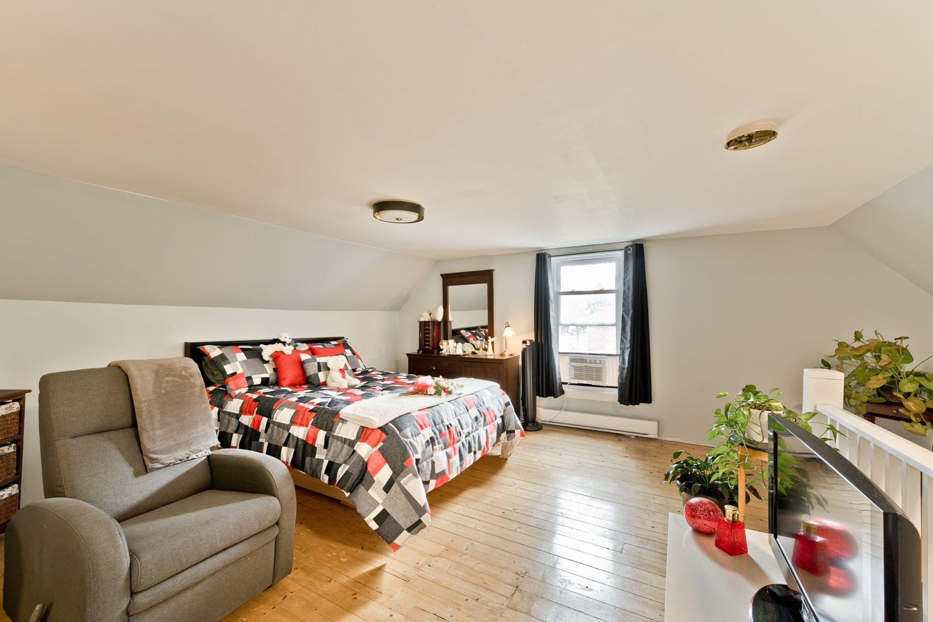 









1455


Ch. Favreau

,
Sainte-Edwidge-de-Clifton,




QC
J0B2R0

