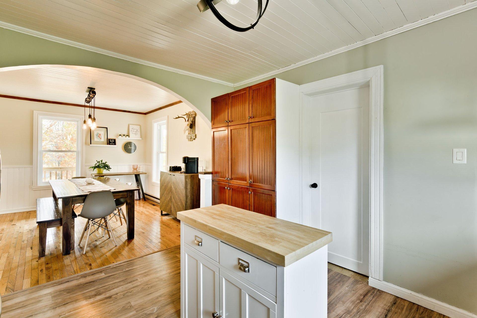 









1455


Ch. Favreau

,
Sainte-Edwidge-de-Clifton,




QC
J0B2R0

