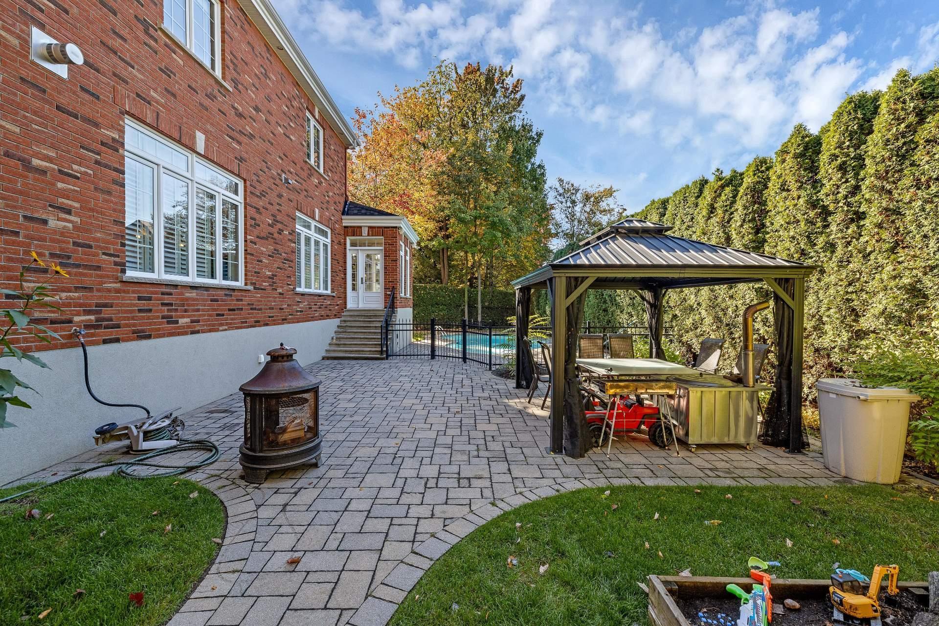 









5


Rue des Ancolies

,
Blainville,




QC
J7C6A9

