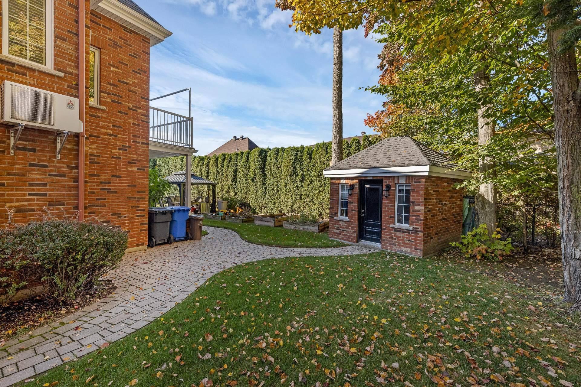 









5


Rue des Ancolies

,
Blainville,




QC
J7C6A9

