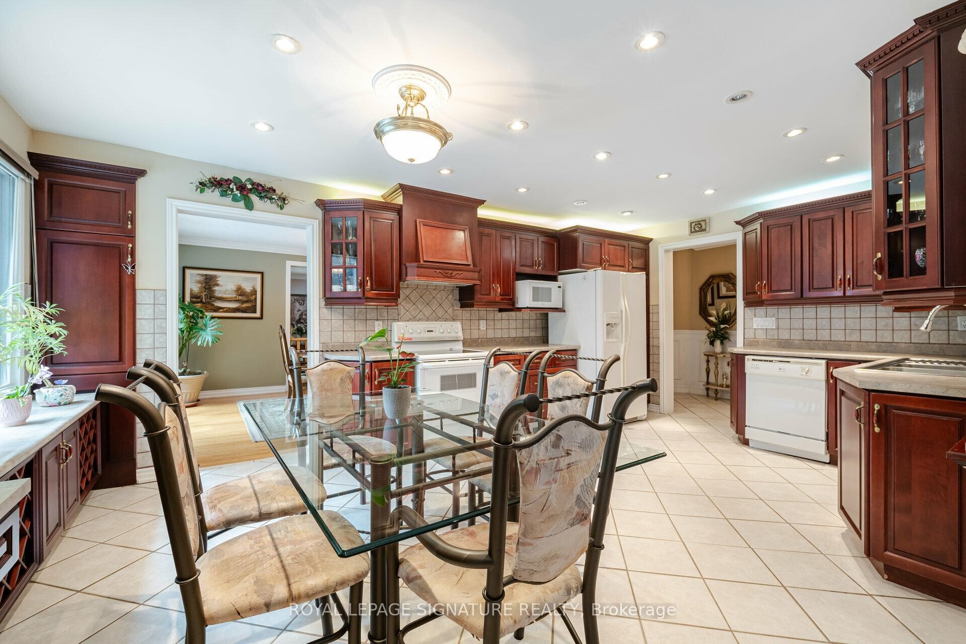 









2130


Autumn Breeze

Drive North,
Mississauga,




ON
L5B 1R4

