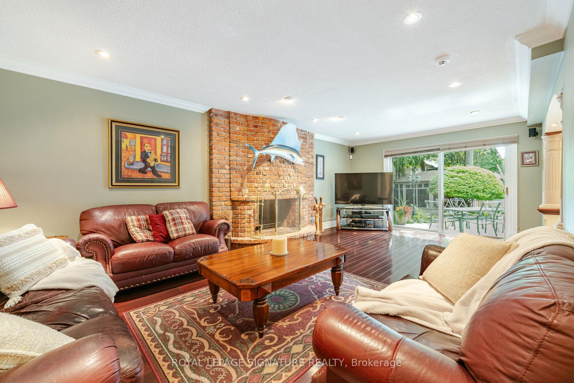 









2130


Autumn Breeze

Drive North,
Mississauga,




ON
L5B 1R4

