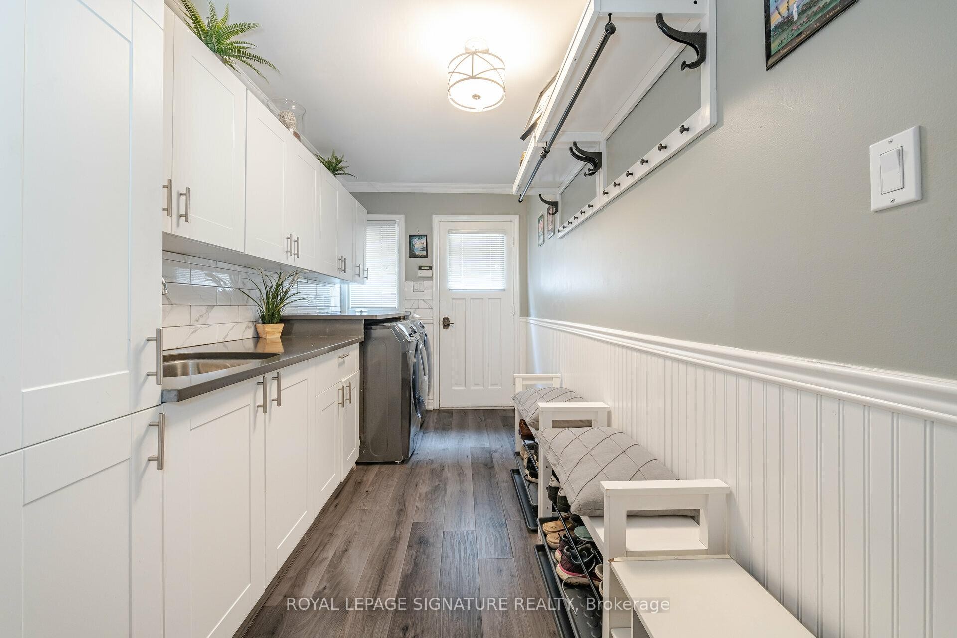 









2130


Autumn Breeze

Drive North,
Mississauga,




ON
L5B 1R4

