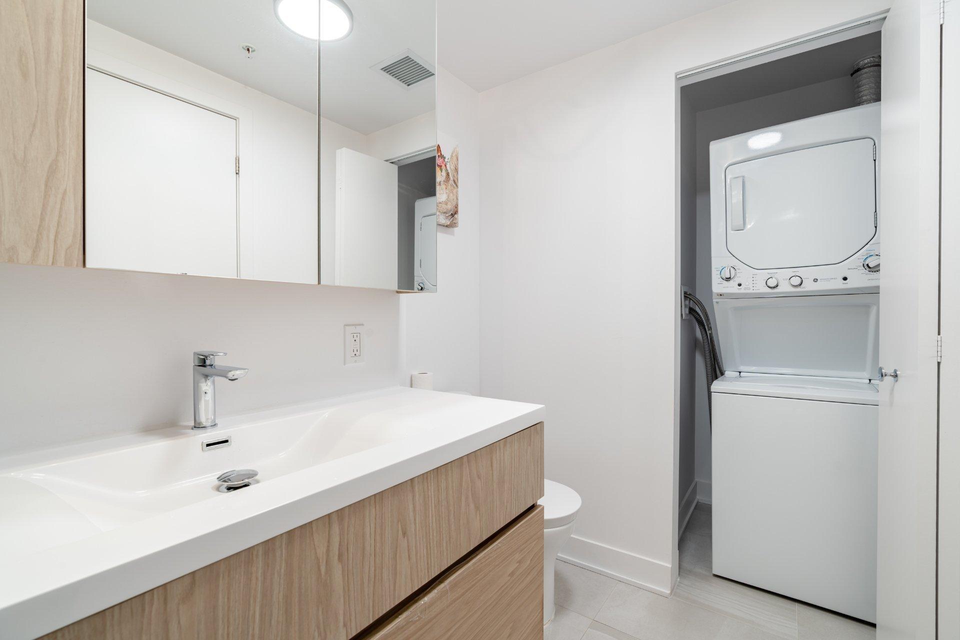 









271


Av. De l'Académie

, 220,
Dorval,




QC
H9S0B4

