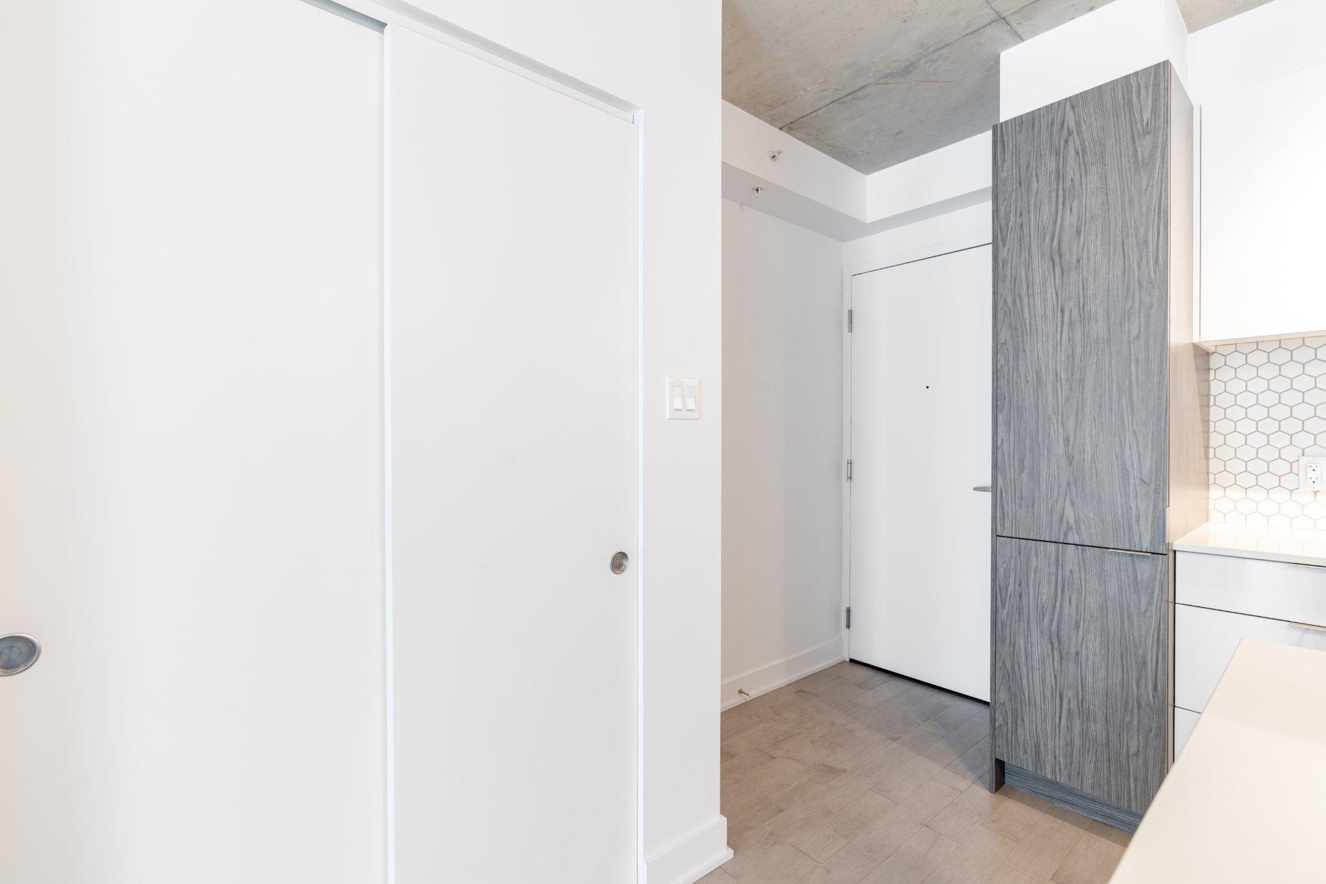 









271


Av. De l'Académie

, 220,
Dorval,




QC
H9S0B4

