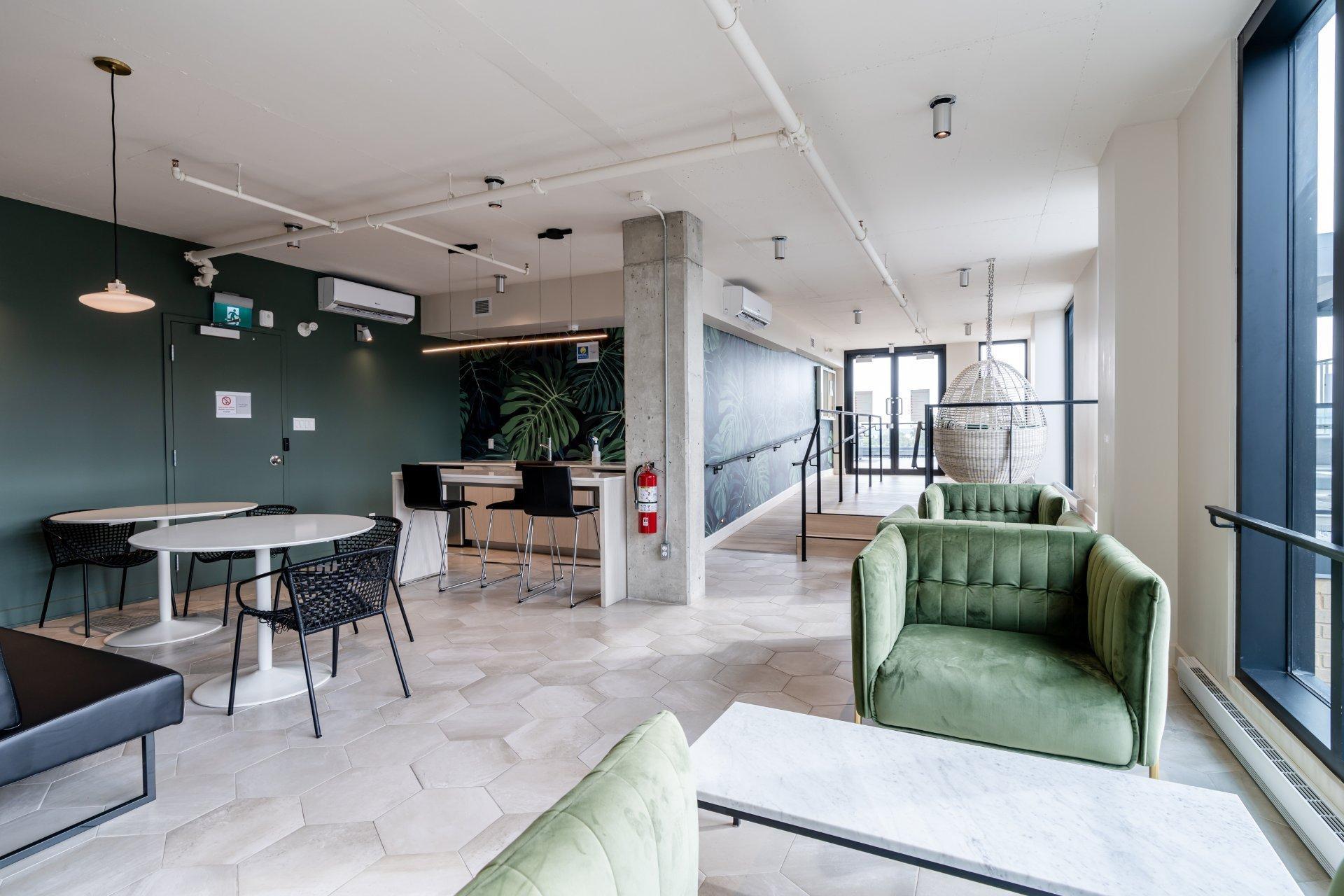 









271


Av. De l'Académie

, 220,
Dorval,




QC
H9S0B4

