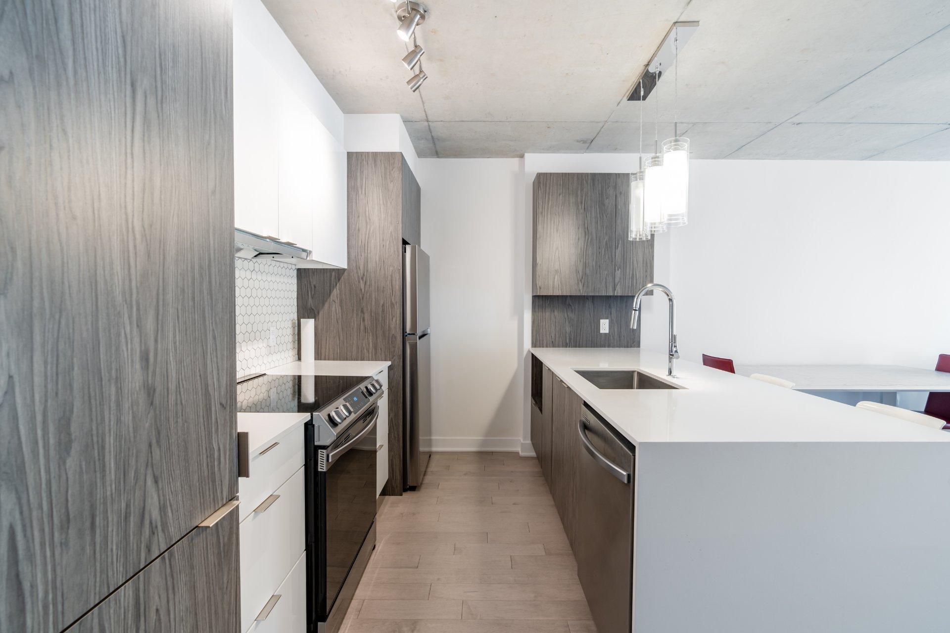









271


Av. De l'Académie

, 220,
Dorval,




QC
H9S0B4

