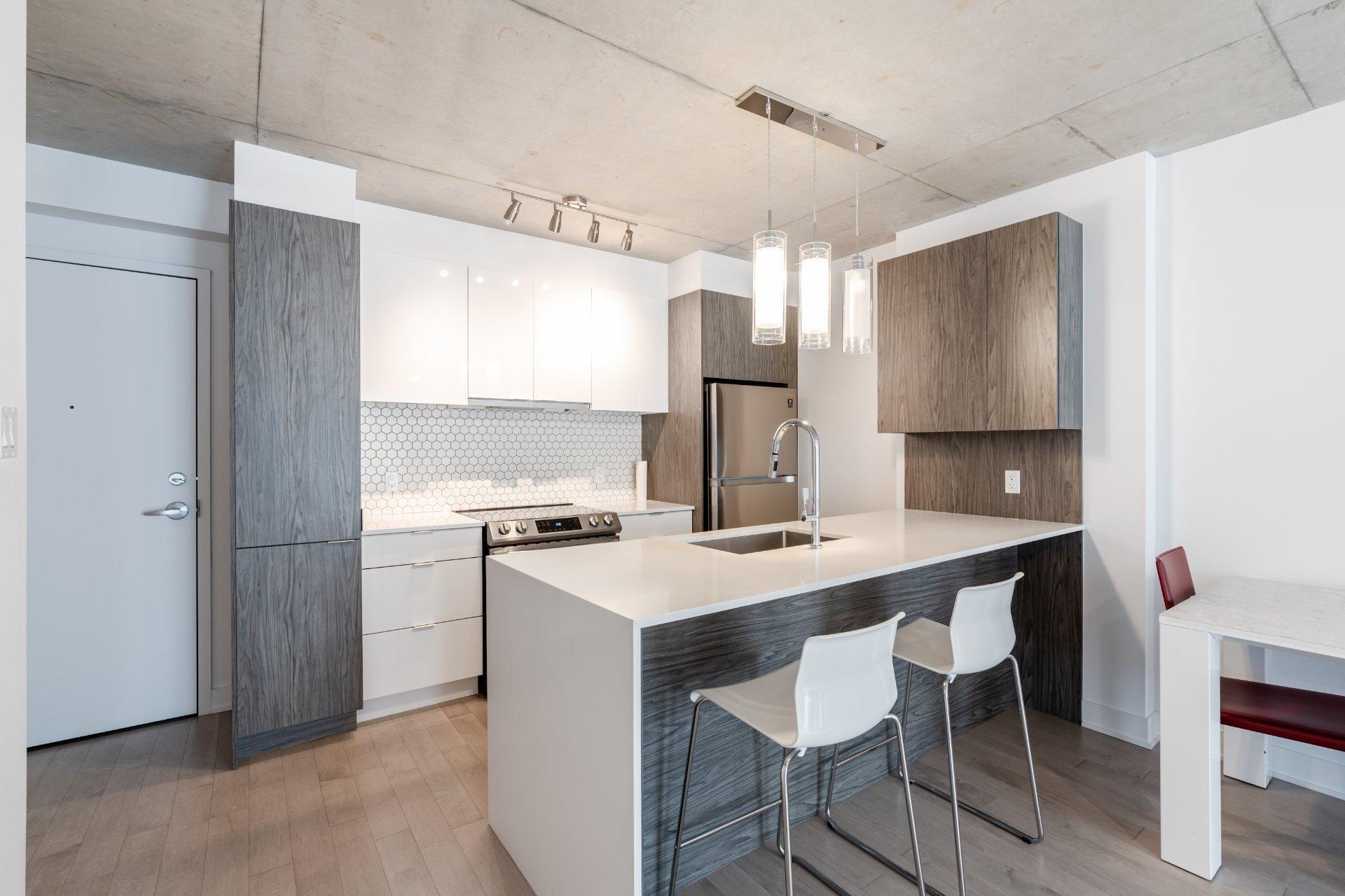









271


Av. De l'Académie

, 220,
Dorval,




QC
H9S0B4

