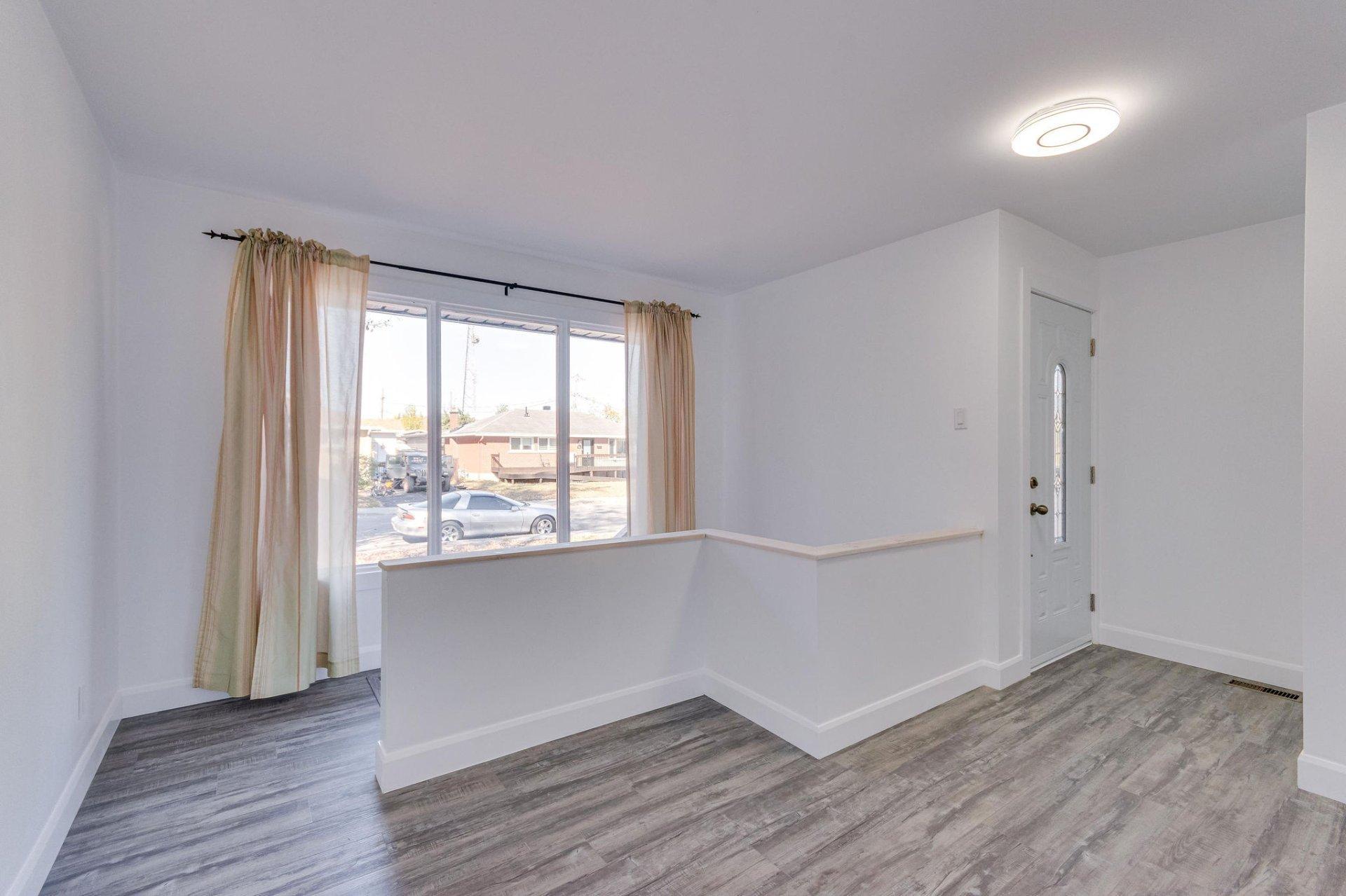 









426


Rue Benoît

,
Gatineau (Gatineau),




QC
J8P3K9

